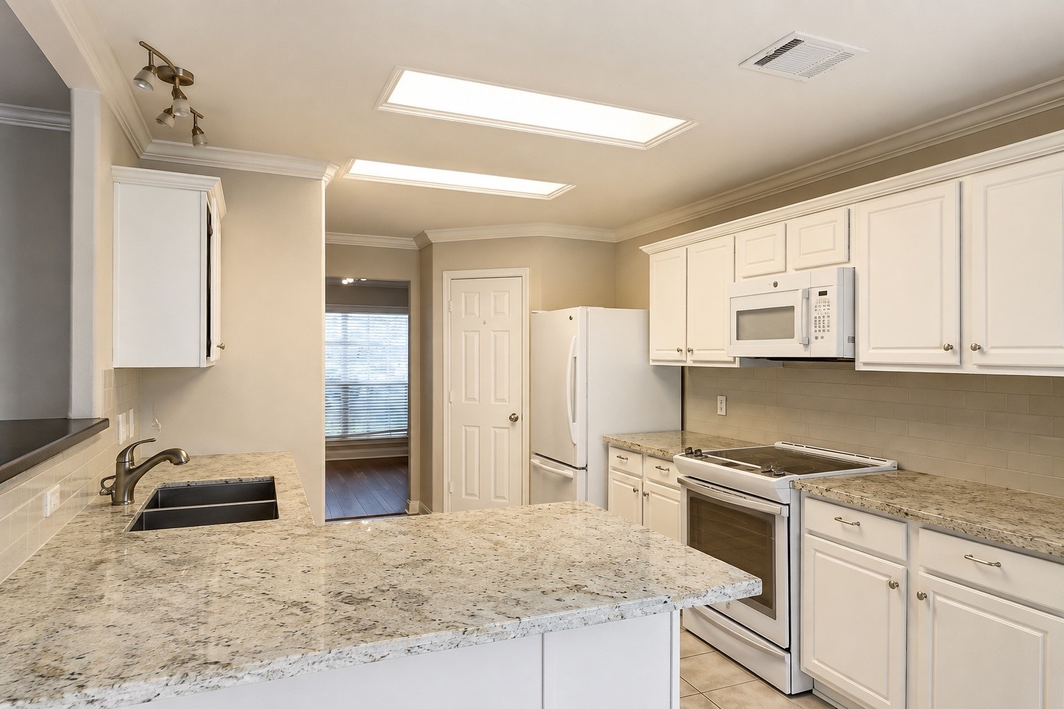 3119 Aylesworth Court Property Photo 4