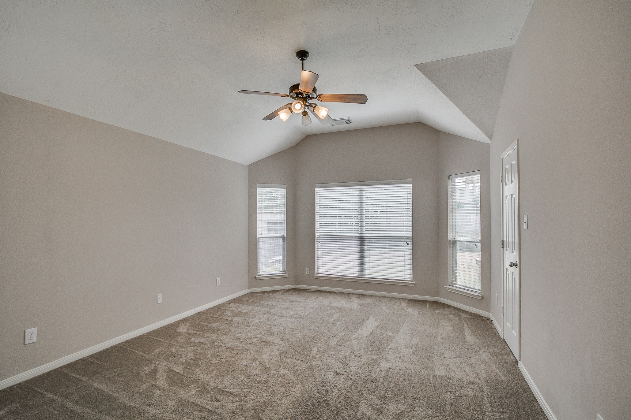 10914 Tattershall Lane Property Photo 17