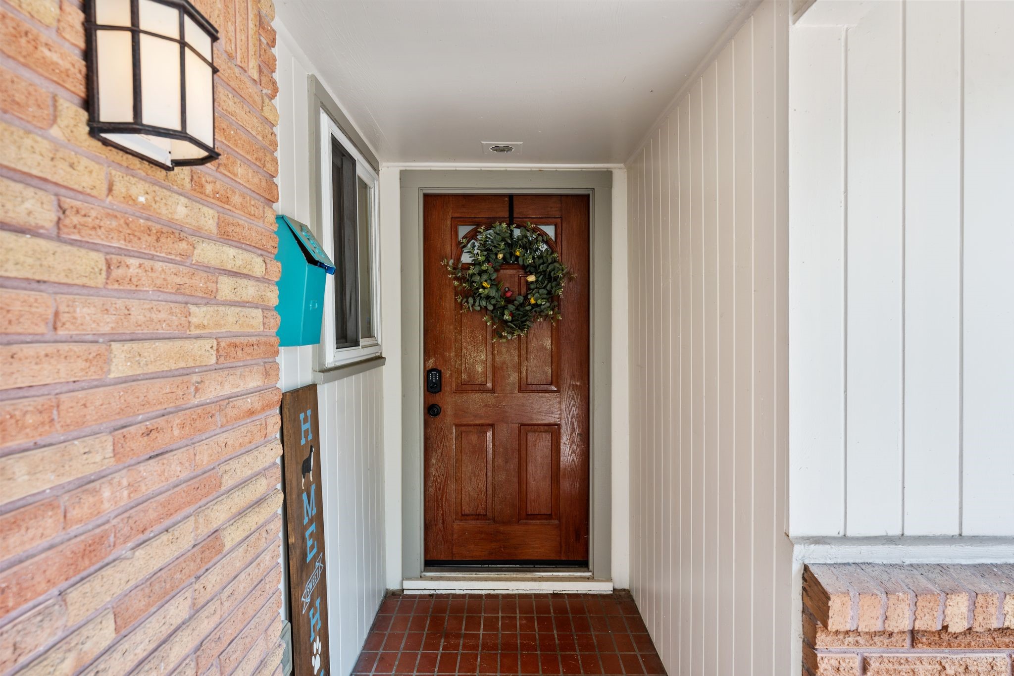 5230 Saxon Drive Property Photo 6