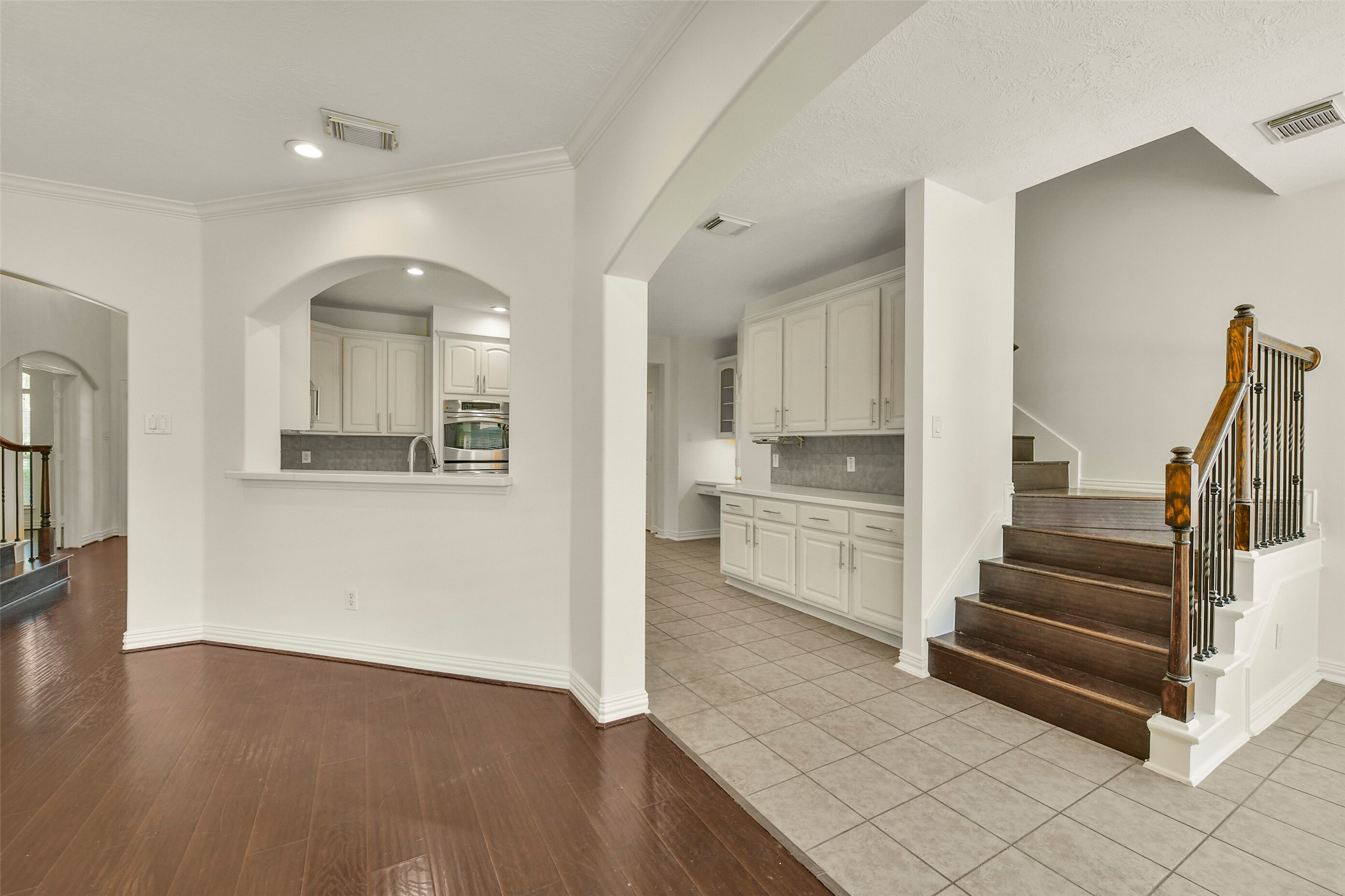2806 Capecrest Drive Property Photo 6