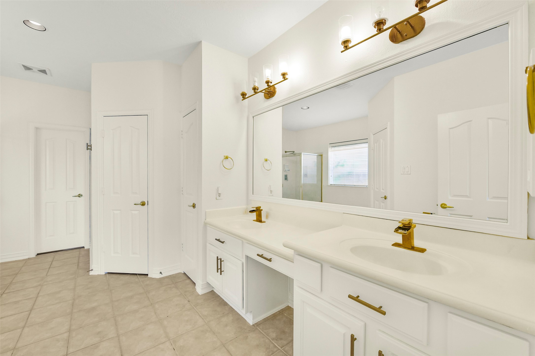 2806 Capecrest Drive Property Photo 12