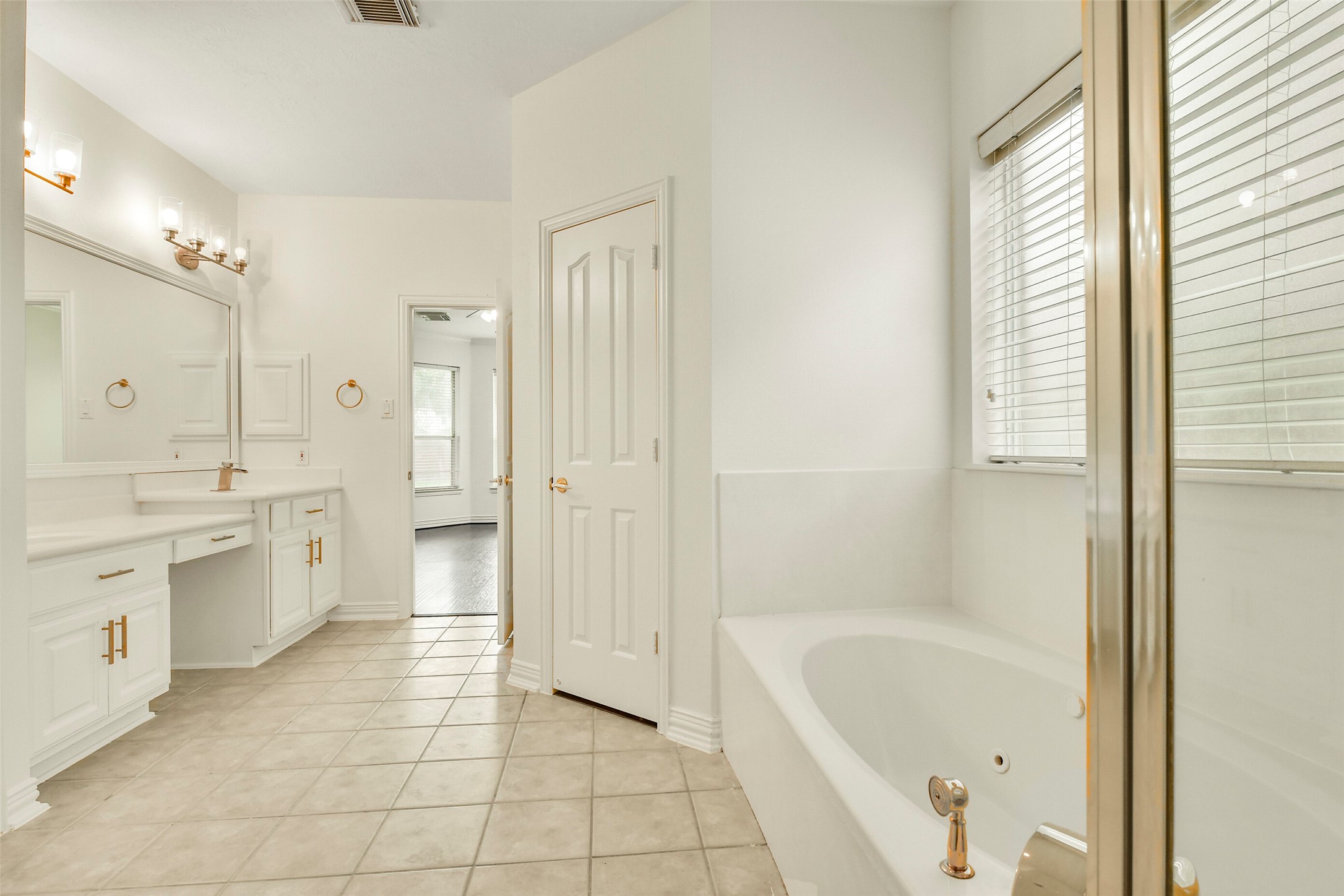 2806 Capecrest Drive Property Photo 14