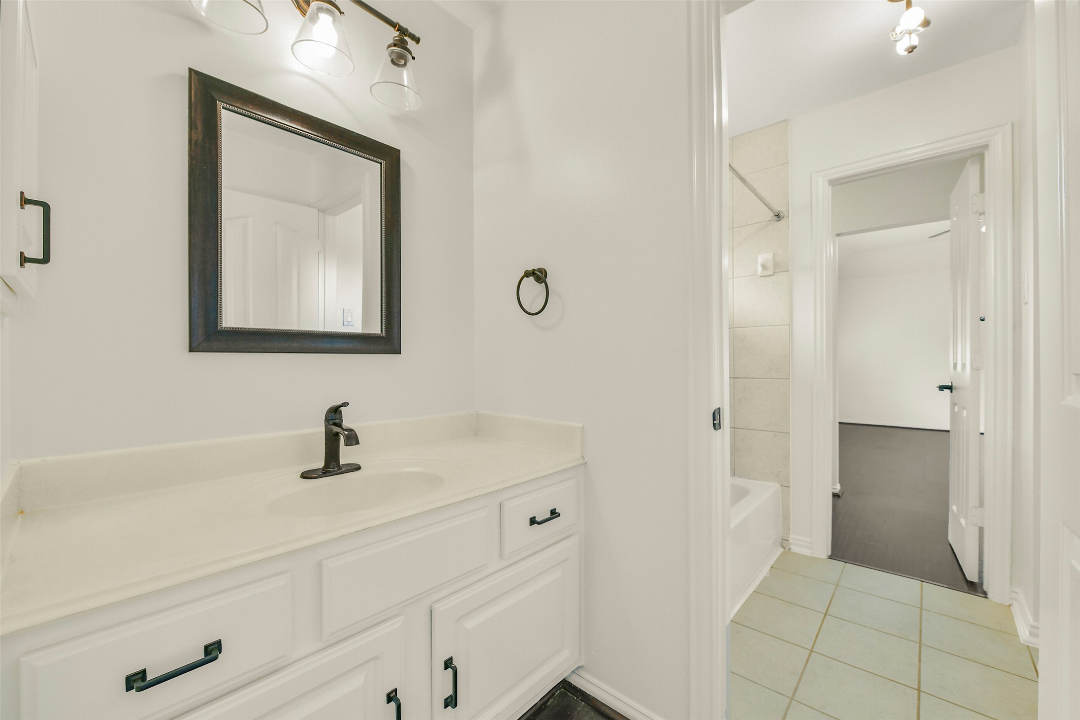 2806 Capecrest Drive Property Photo 18