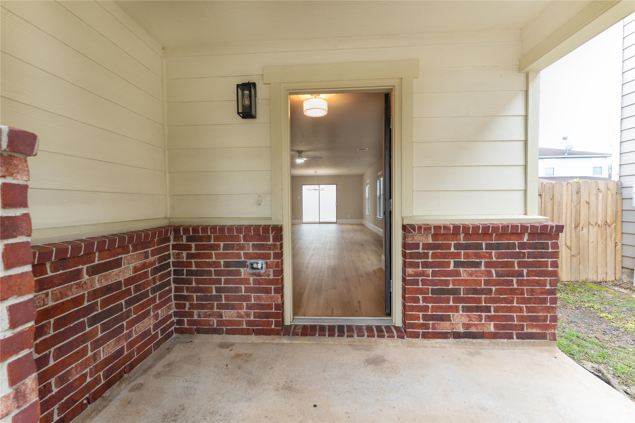2907 Valiant Scene Court Property Photo 2