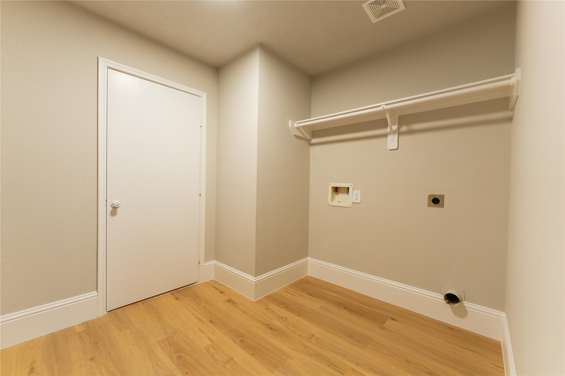 2907 Valiant Scene Court Property Photo 7