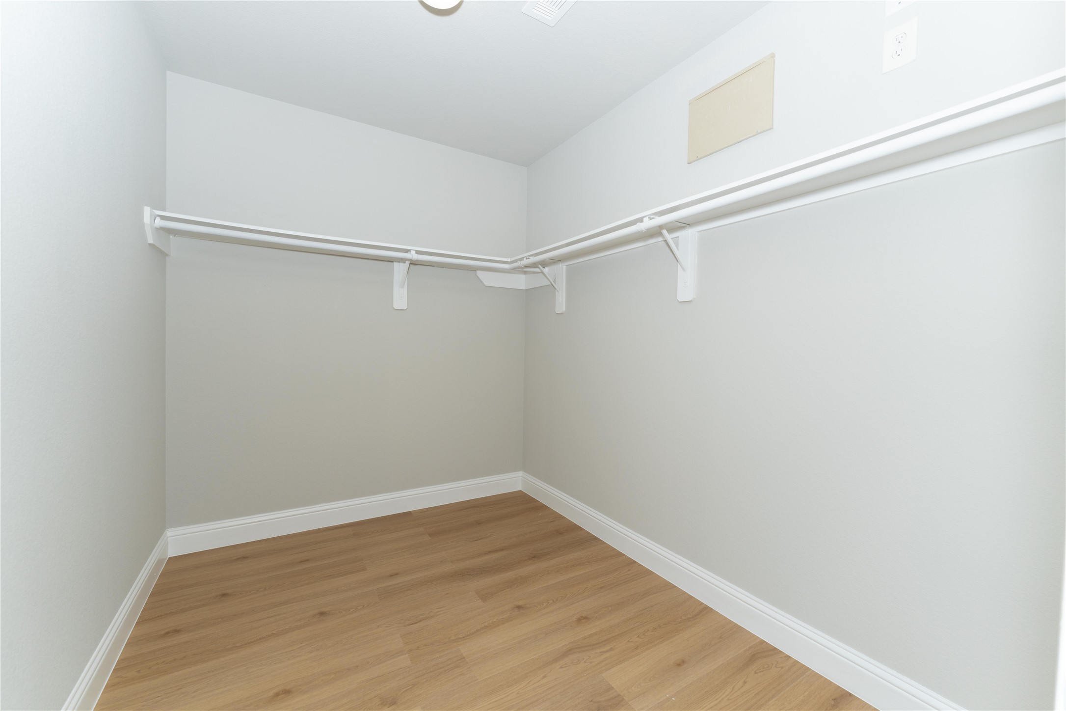 2907 Valiant Scene Court Property Photo 11