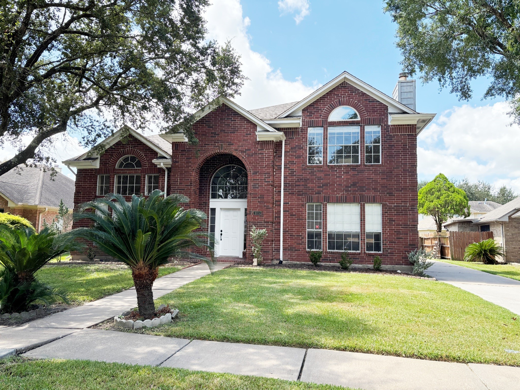 105 Crimson Bay Drive Property Photo 3