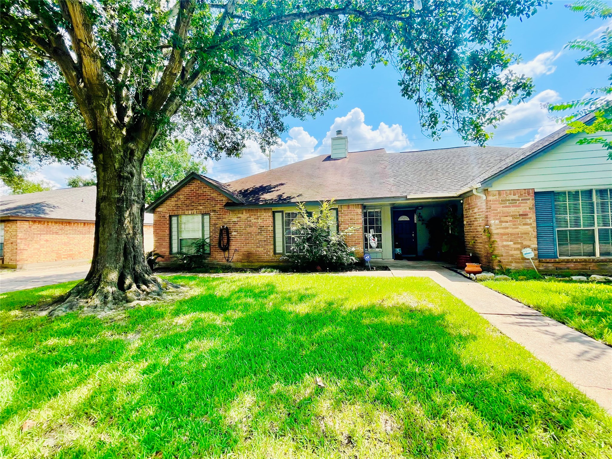 19319 Lazy Valley Drive Property Photo 1