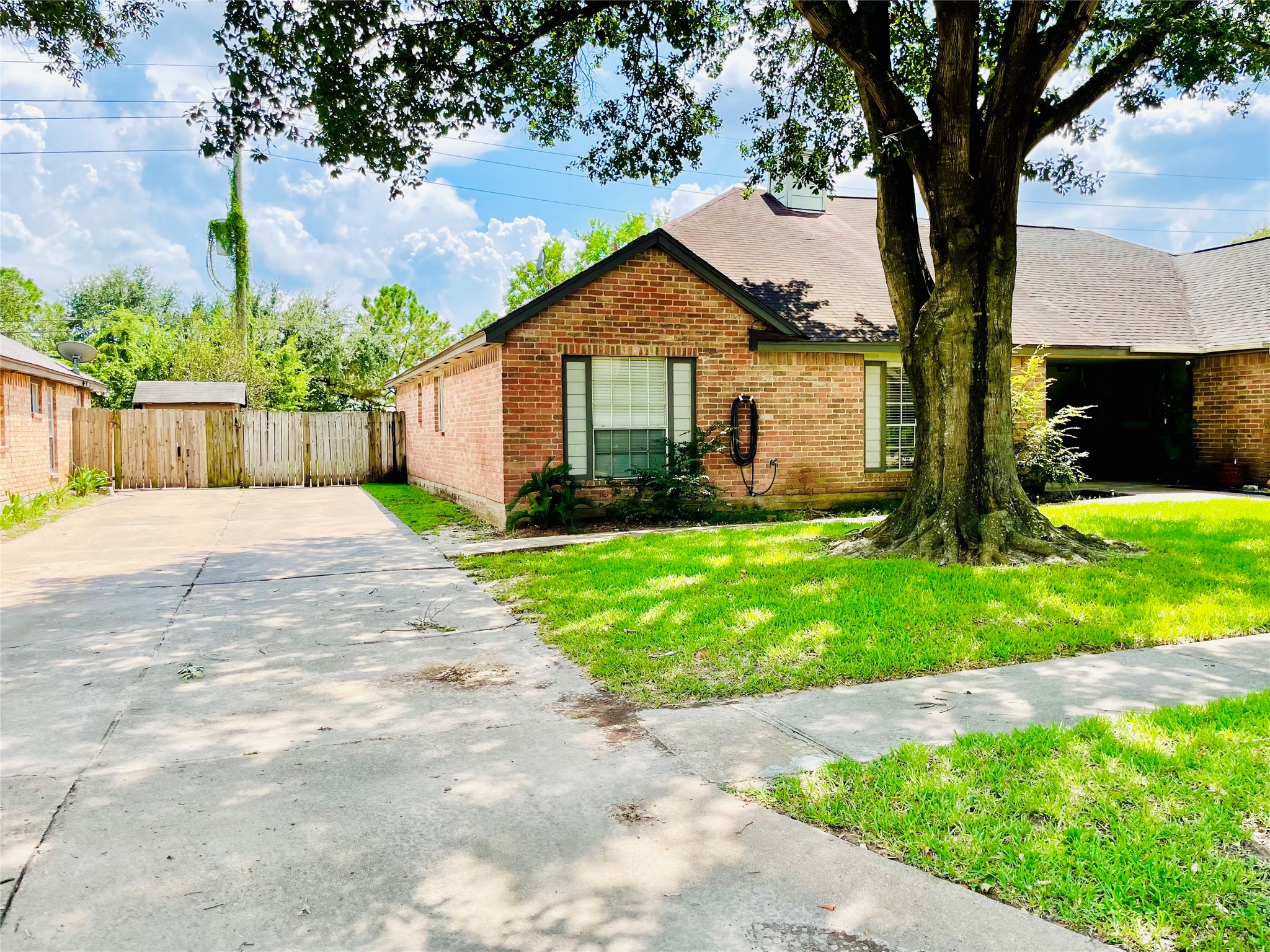19319 Lazy Valley Drive Property Photo 2