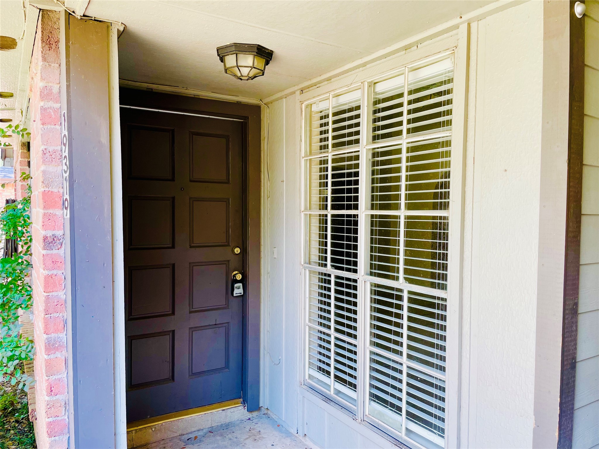 19319 Lazy Valley Drive Property Photo 3