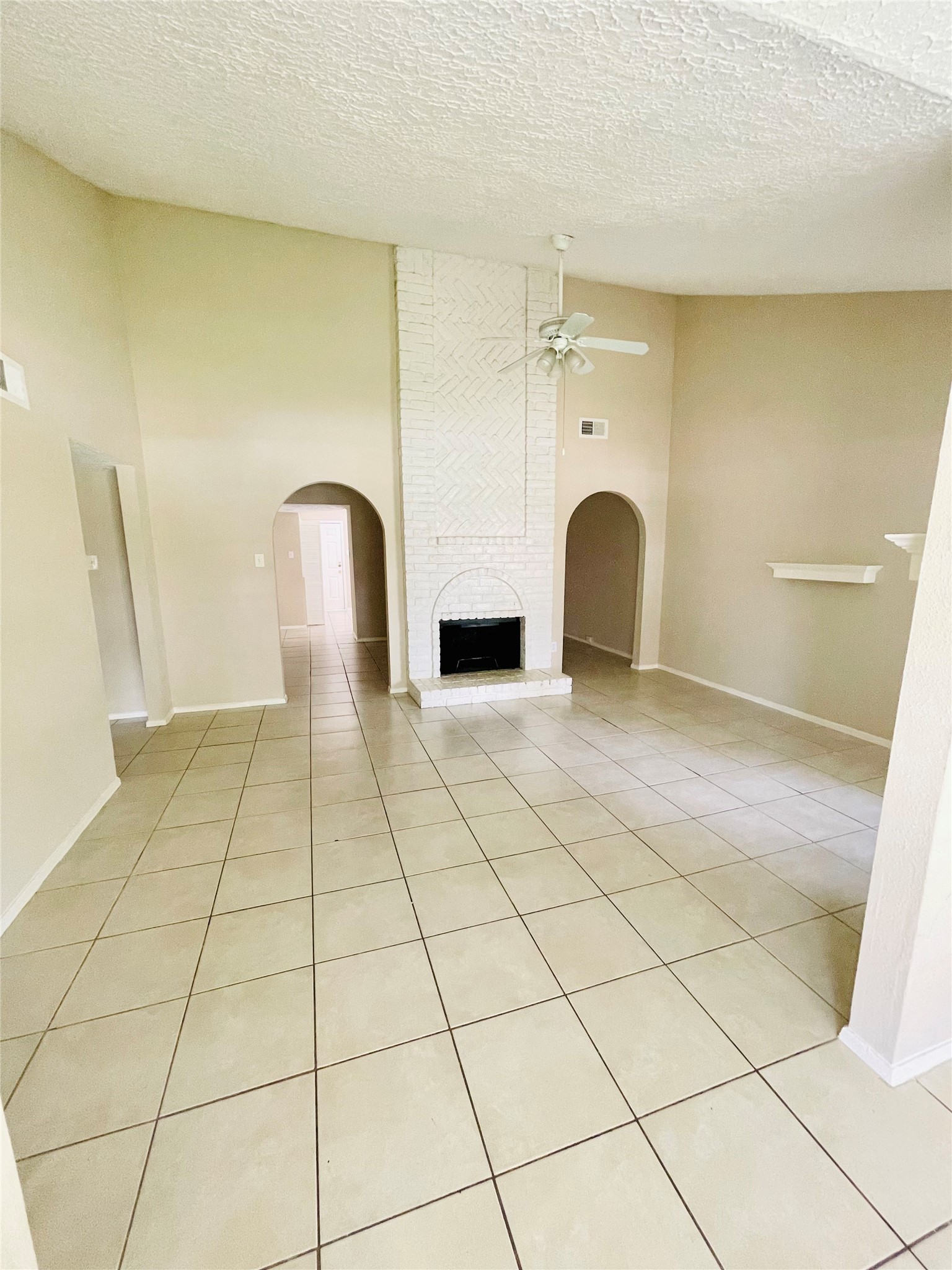 19319 Lazy Valley Drive Property Photo 4