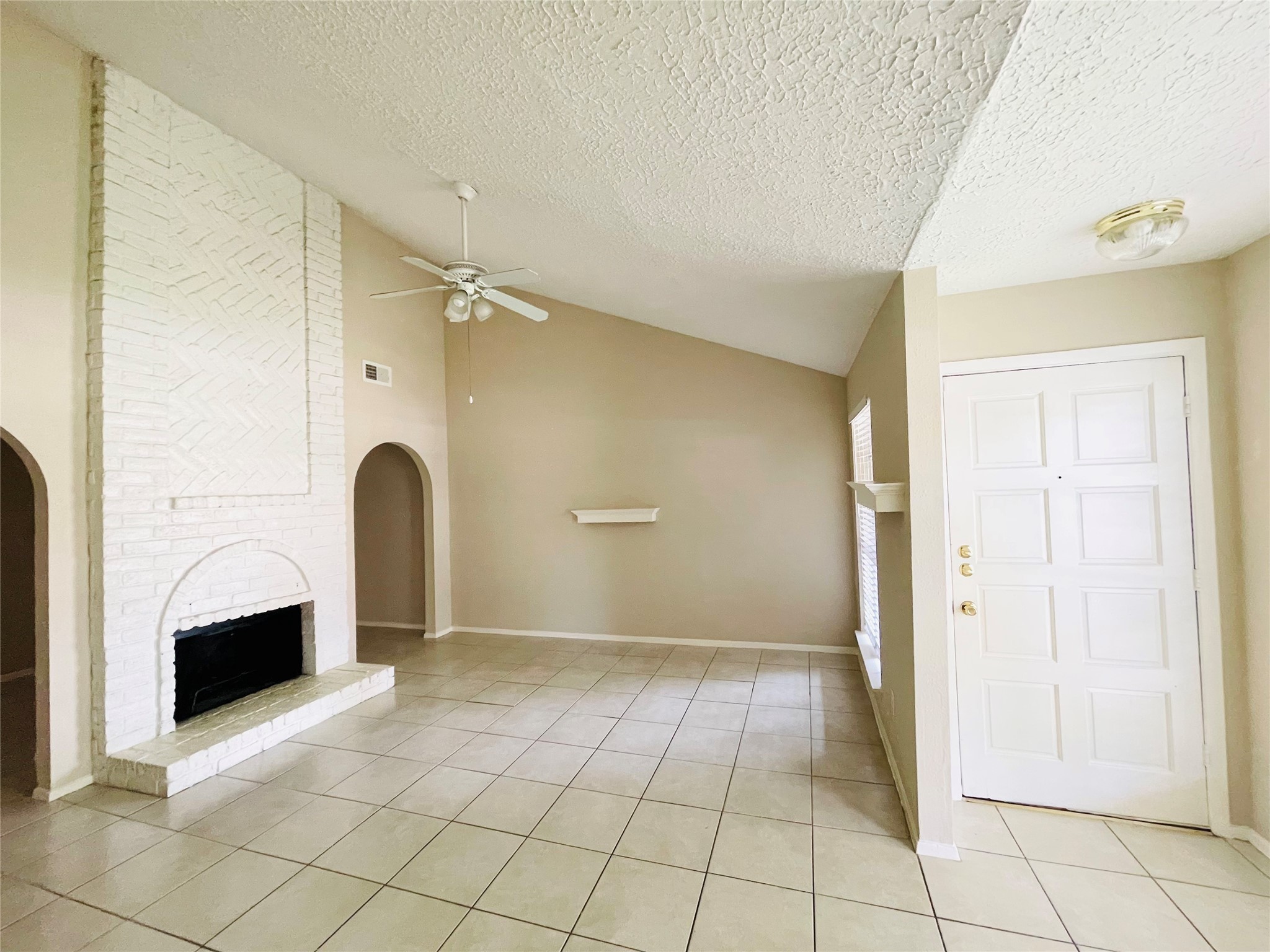 19319 Lazy Valley Drive Property Photo 5