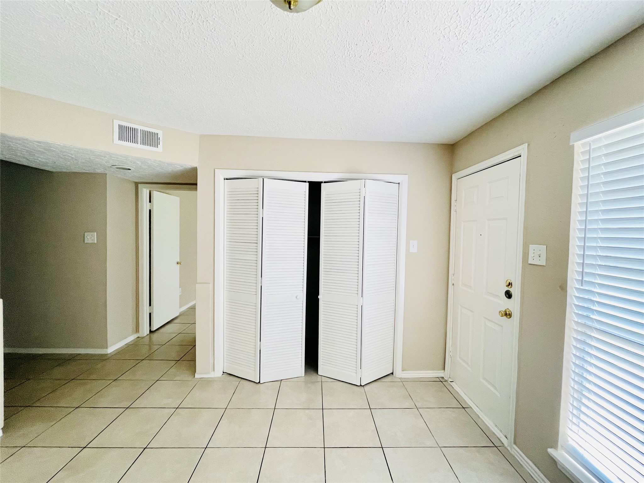 19319 Lazy Valley Drive Property Photo 10