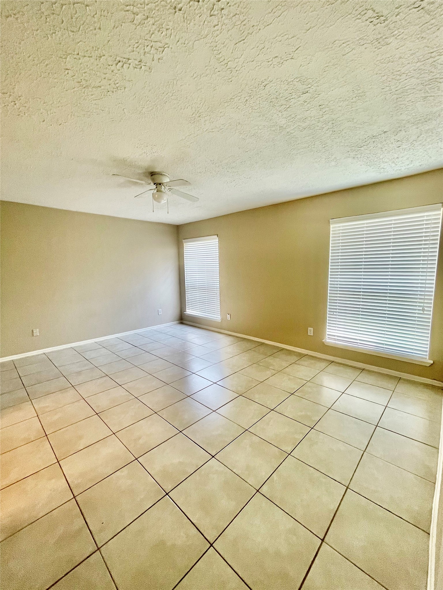 19319 Lazy Valley Drive Property Photo 11