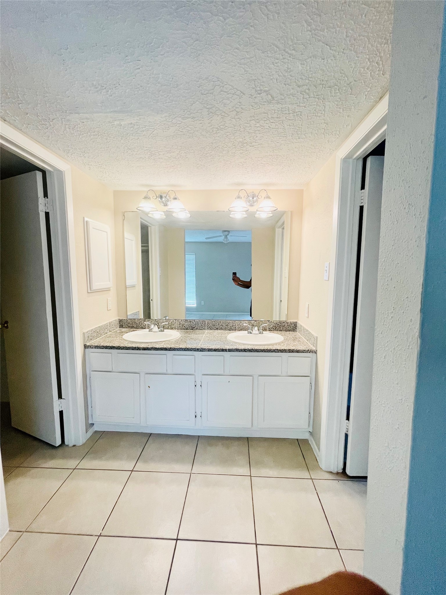 19319 Lazy Valley Drive Property Photo 12