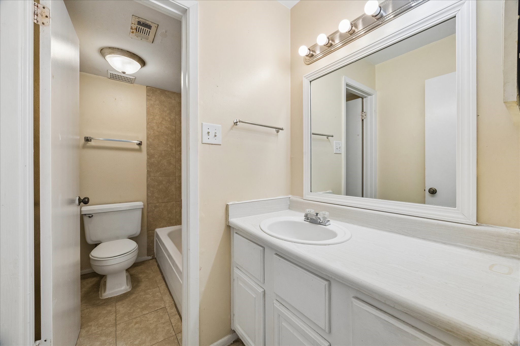 7943 Ellinger Lane Property Photo 8