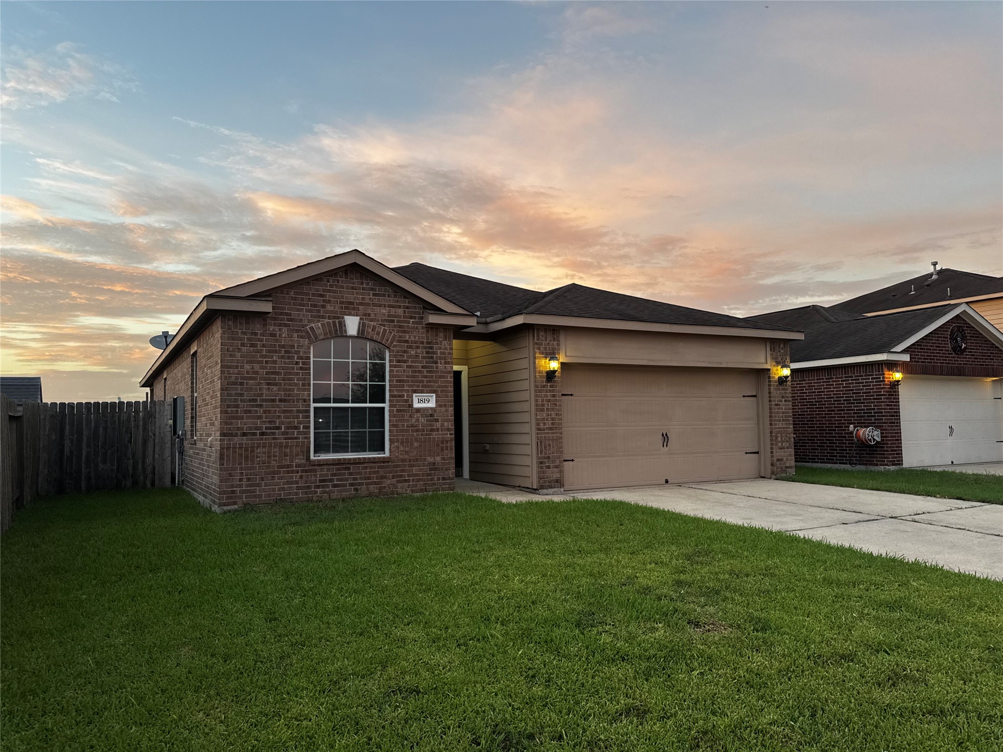 1819 Opal Peach Drive Property Photo 1