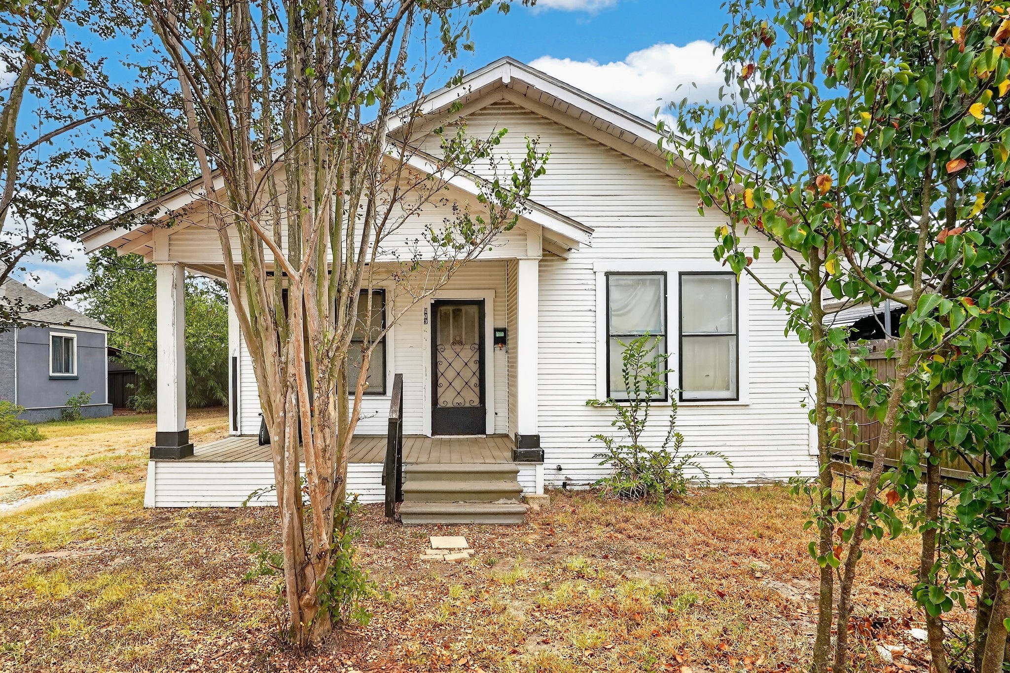 203 N Haswell Drive Property Photo 2
