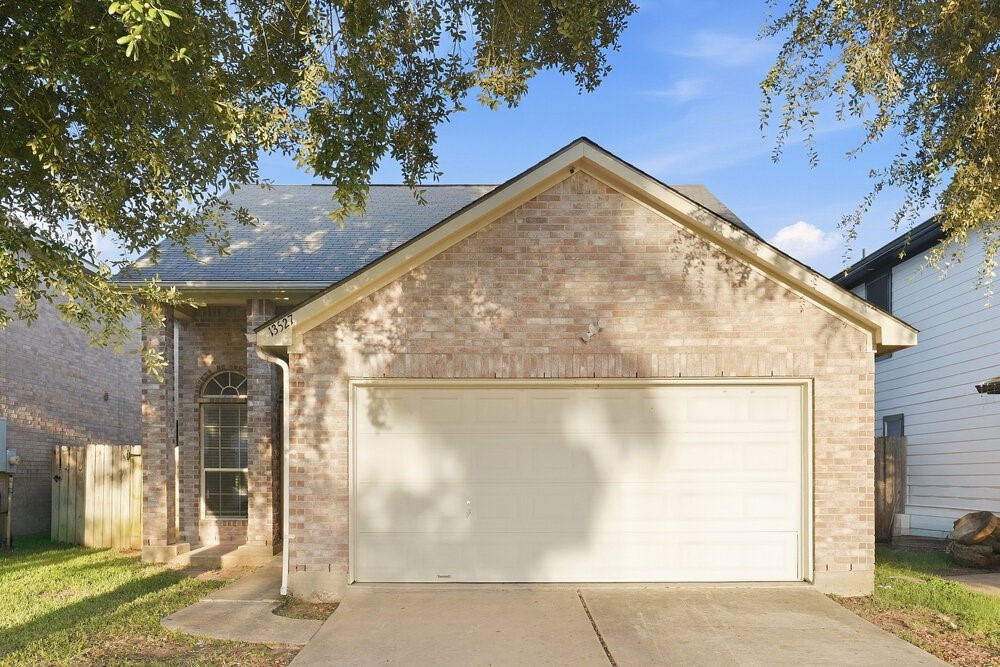 13527 Ambrose Street Property Photo 1