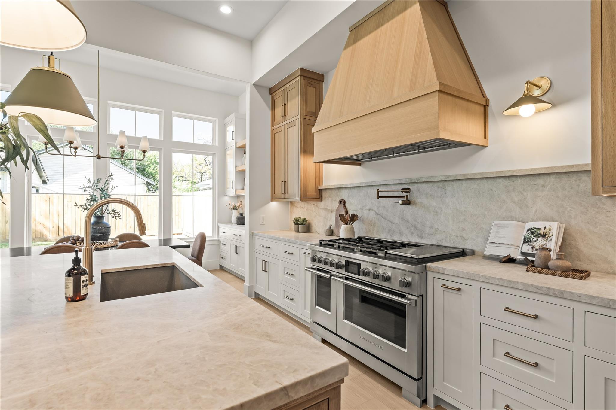 2011 Singleton Street Property Photo 11