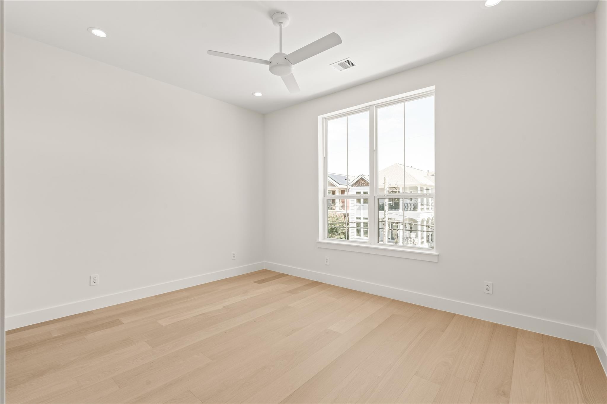 2011 Singleton Street Property Photo 32