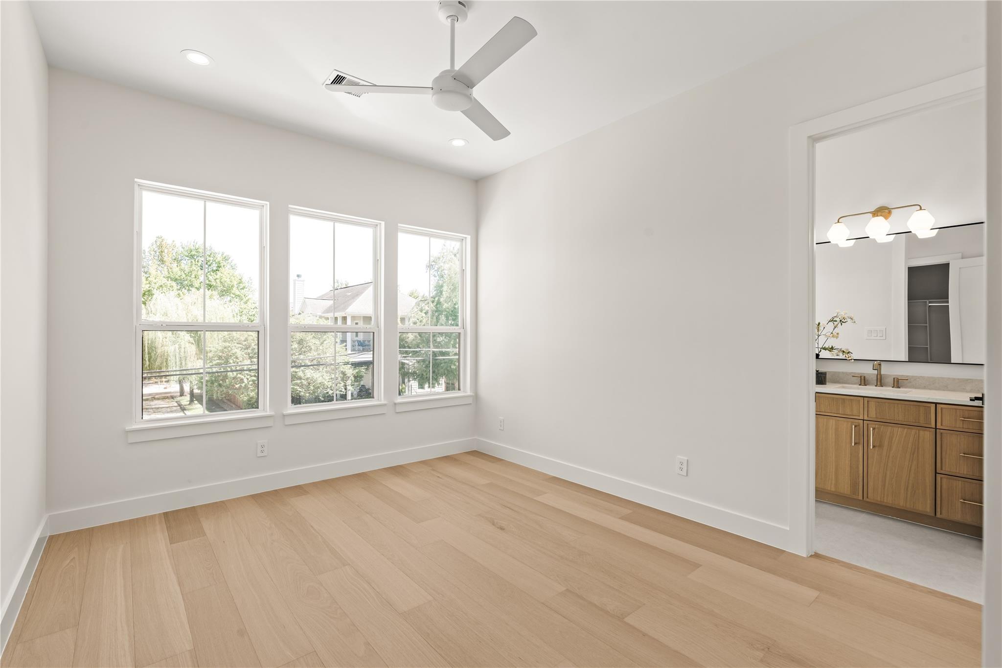 2011 Singleton Street Property Photo 33