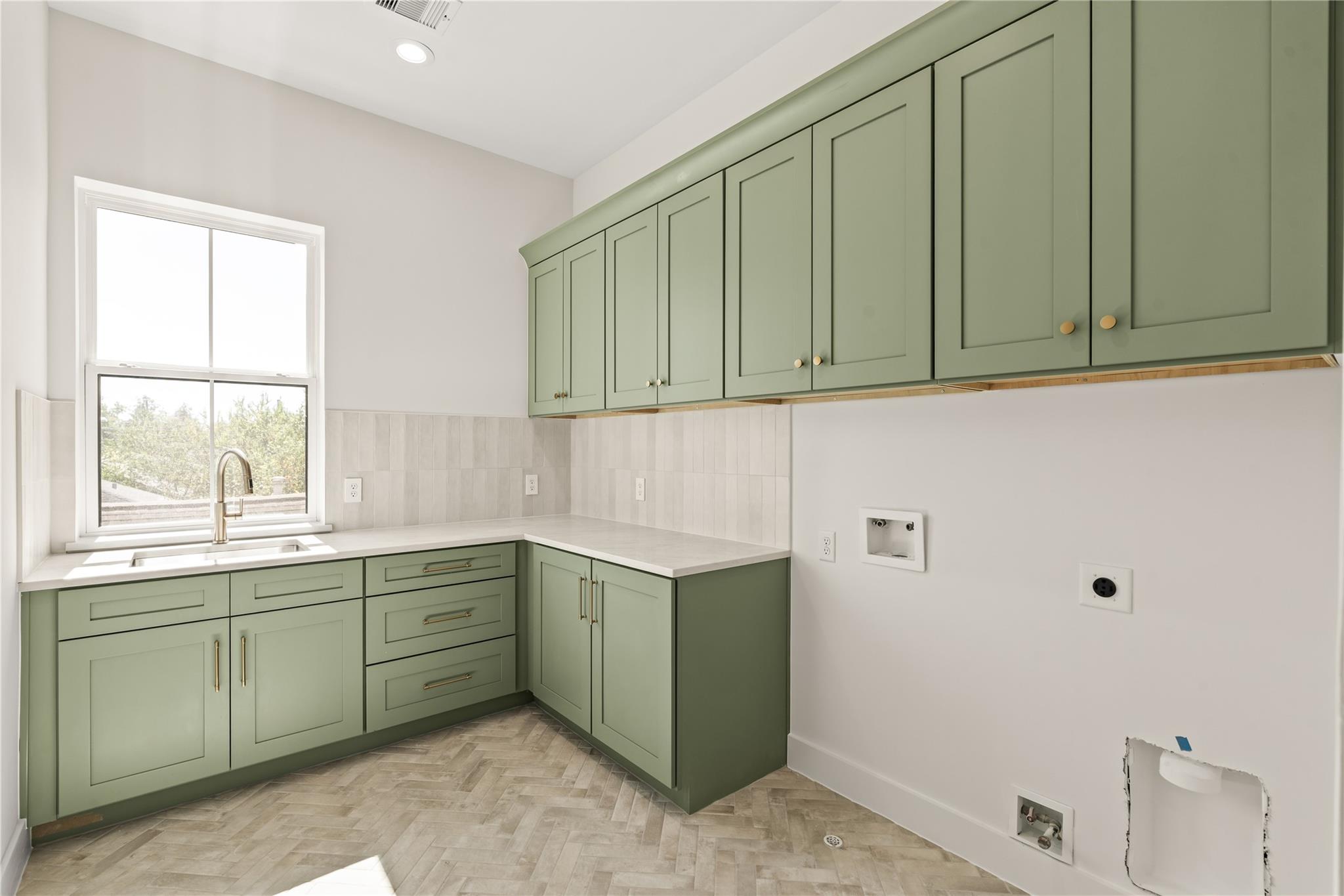 2011 Singleton Street Property Photo 35