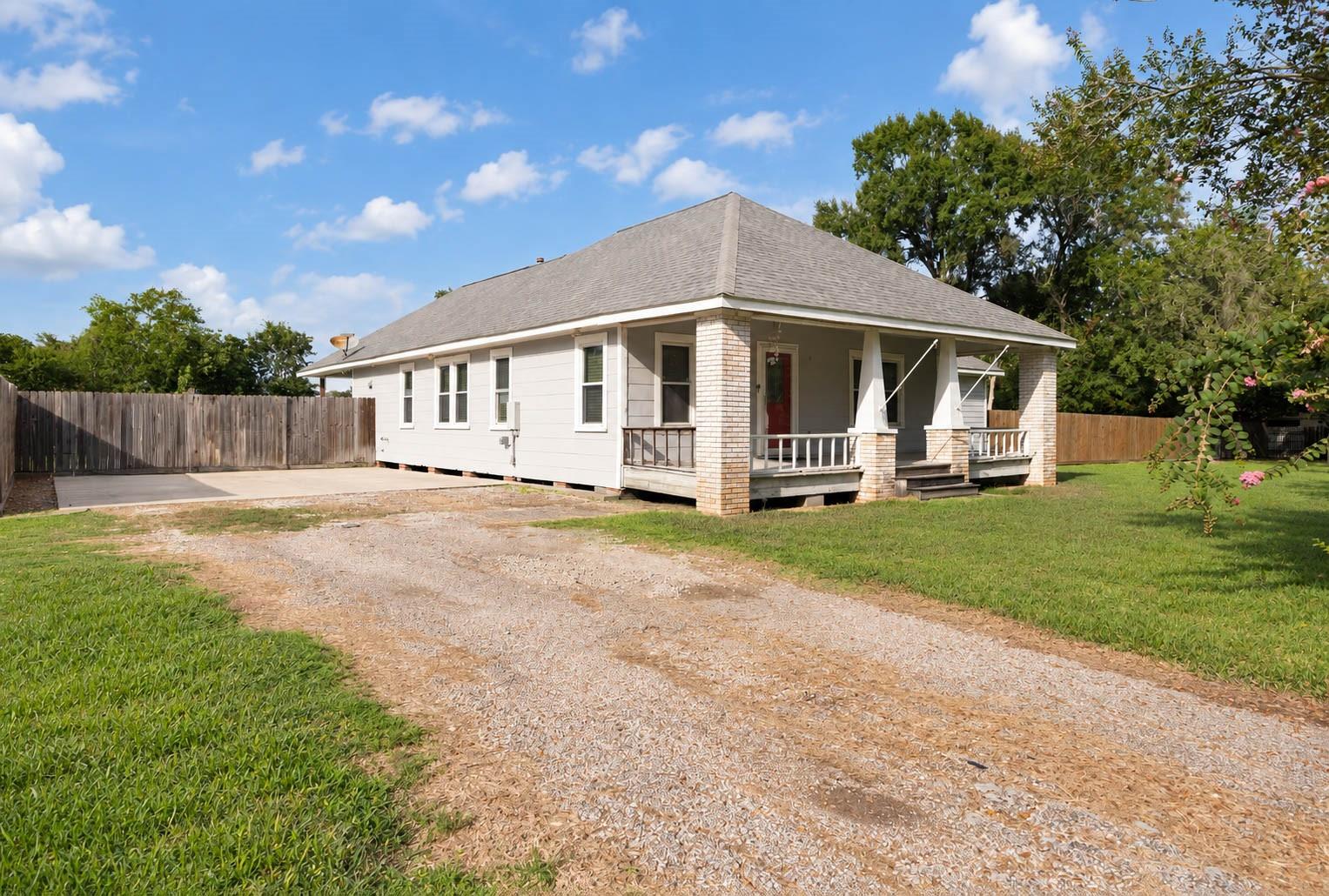 112 Wood Avenue, Baytown Tx 77520 Property Photo 2