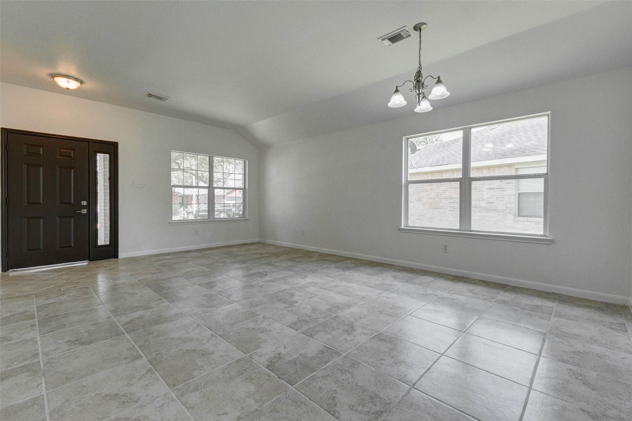 2226 Tremont Trail Lane Property Photo 2