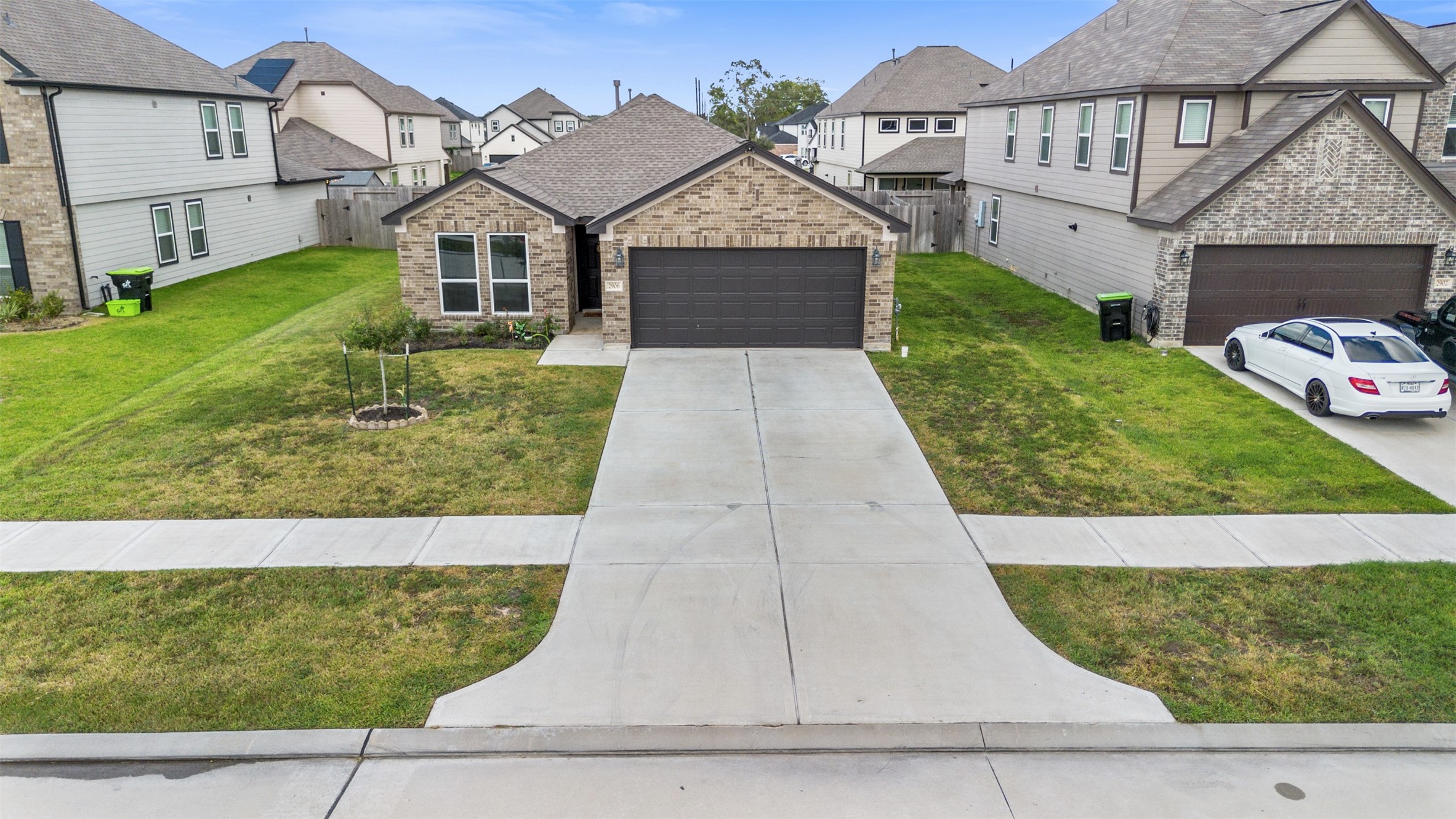 2906 Silverhorn Lane Property Photo 2
