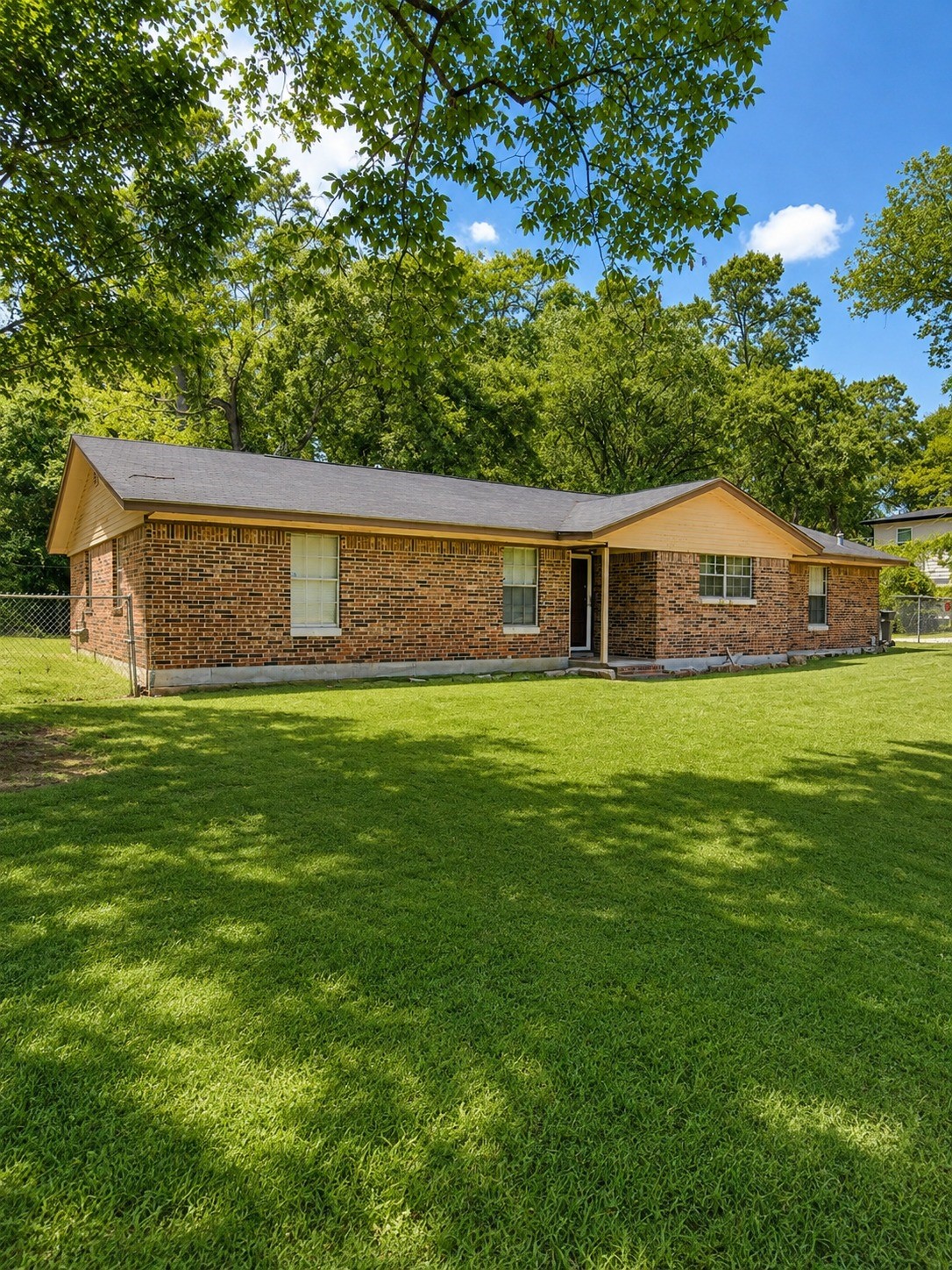 1610 Lilac Avenue Property Photo 1