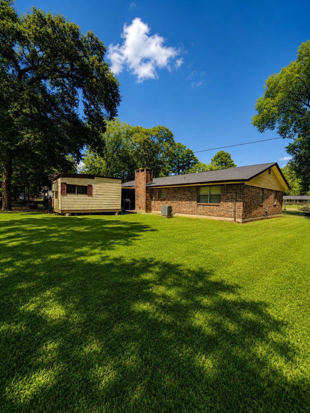 1610 Lilac Avenue Property Photo 3