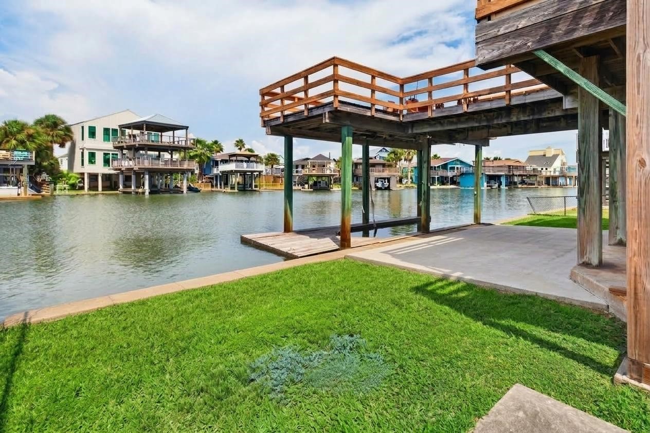 16610 Bahama Way Property Photo 3