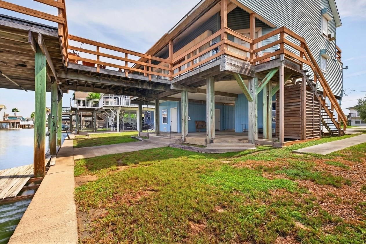 16610 Bahama Way Property Photo 4