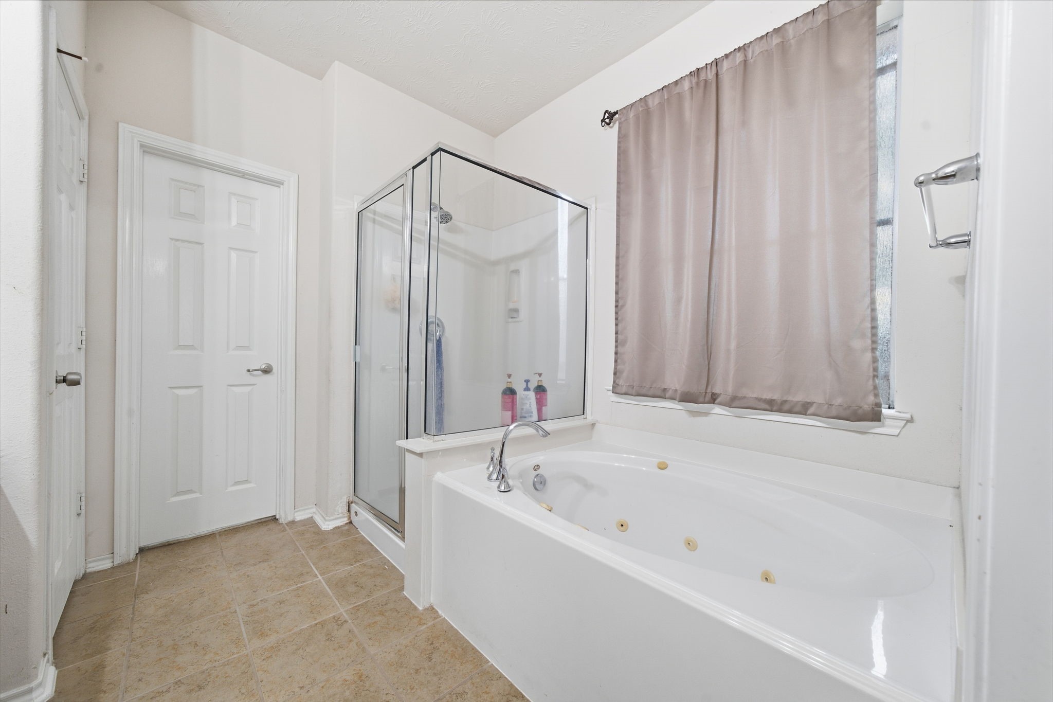 6714 Chester Oak Drive Property Photo 8