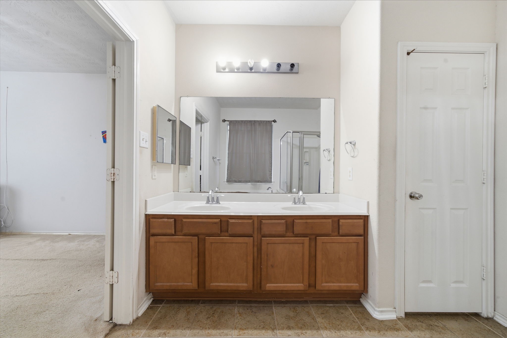 6714 Chester Oak Drive Property Photo 9