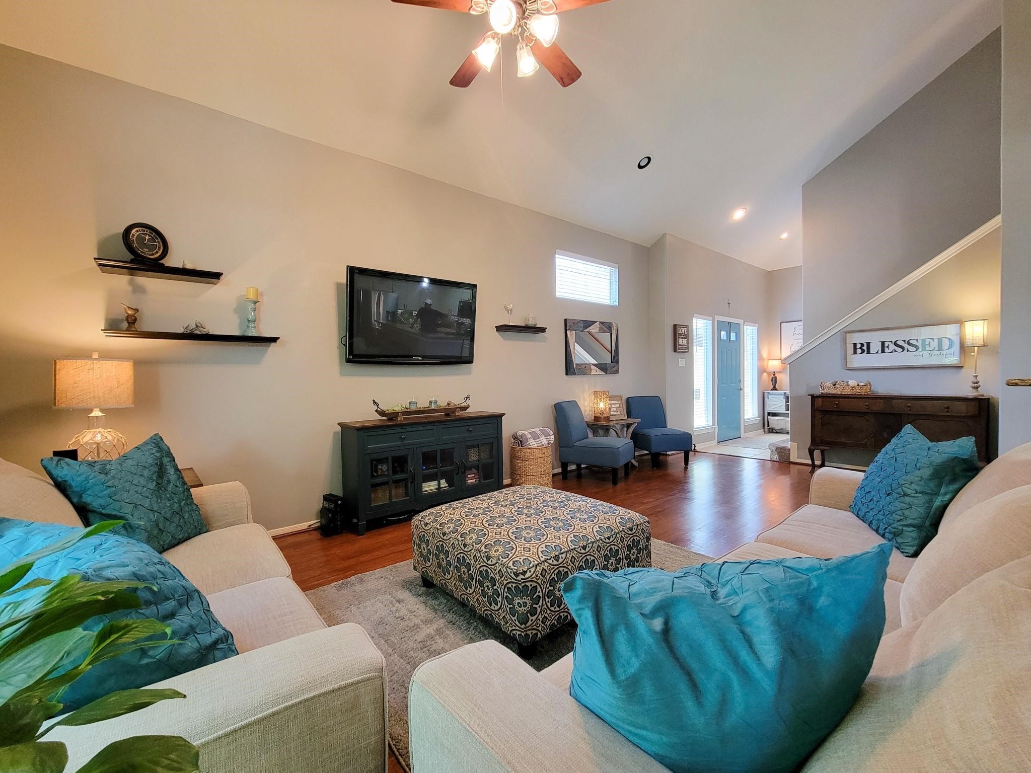 18706 Scented Candle Way Property Photo 3