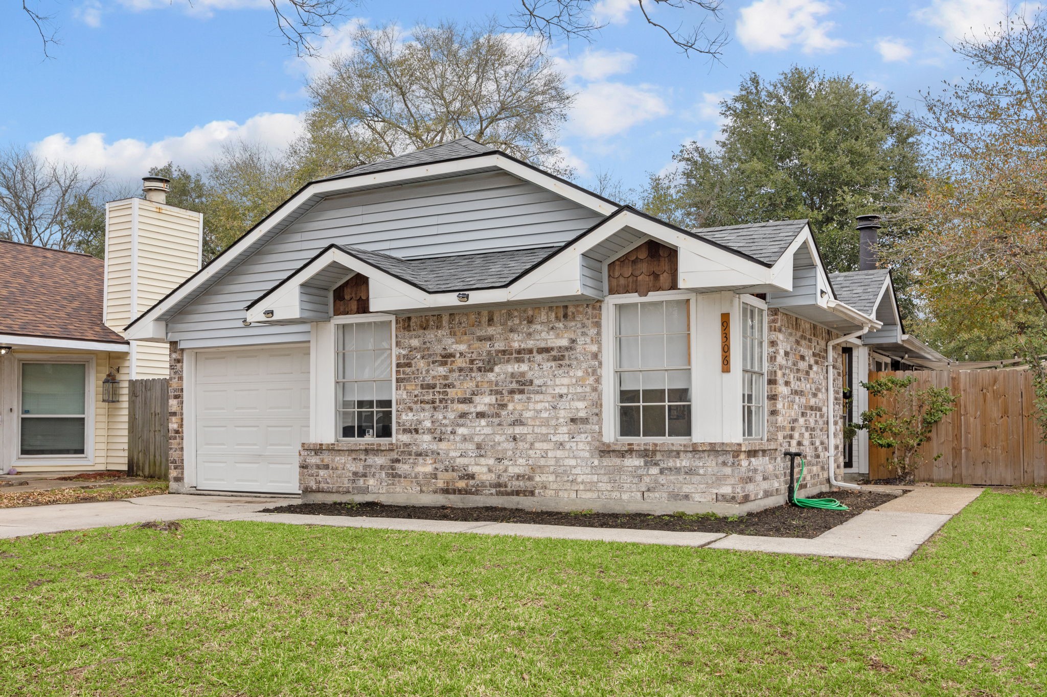 9306 Crescent Moon Drive Property Photo 1