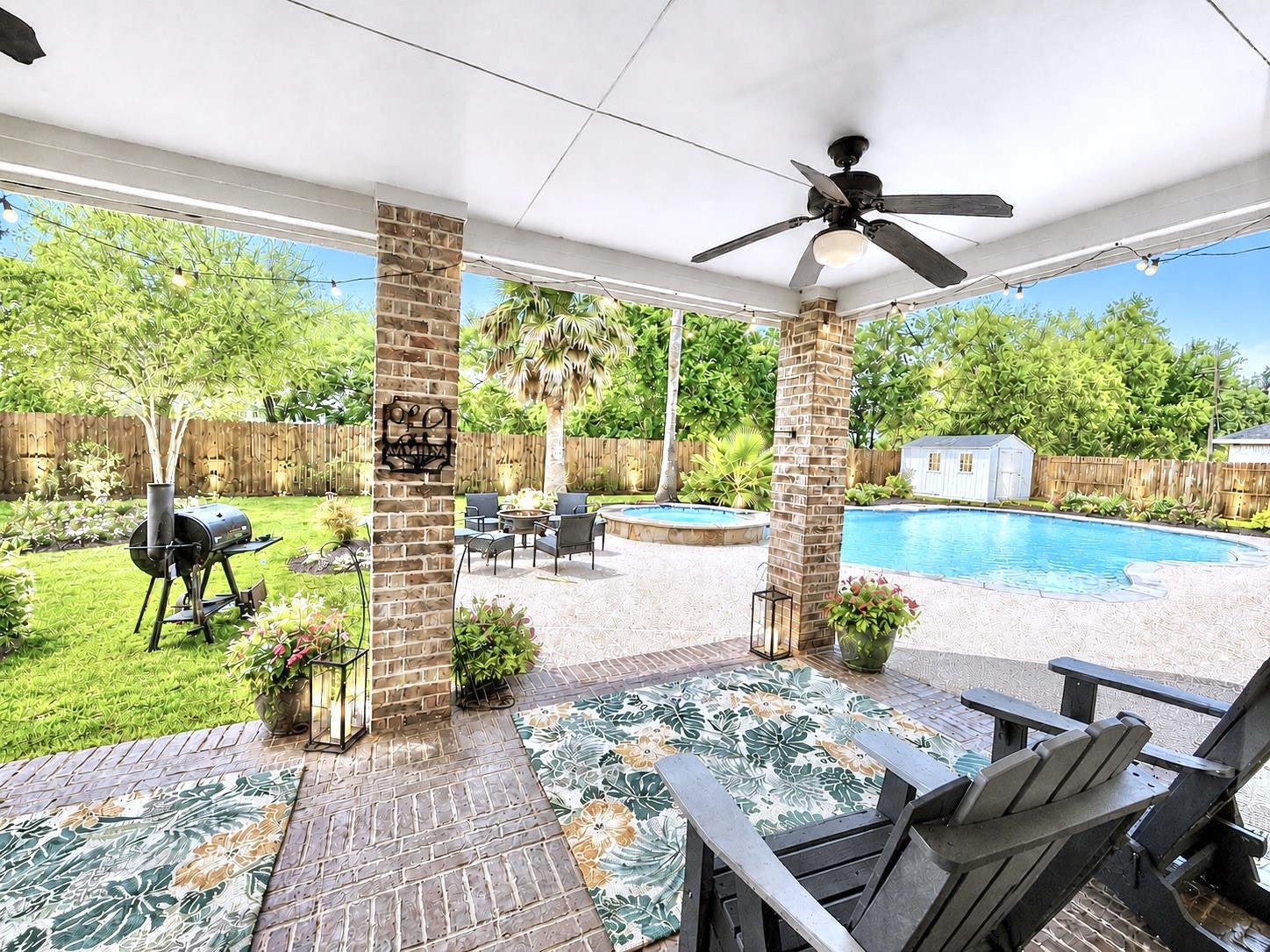 2410 Lakeway Drive Property Photo 1