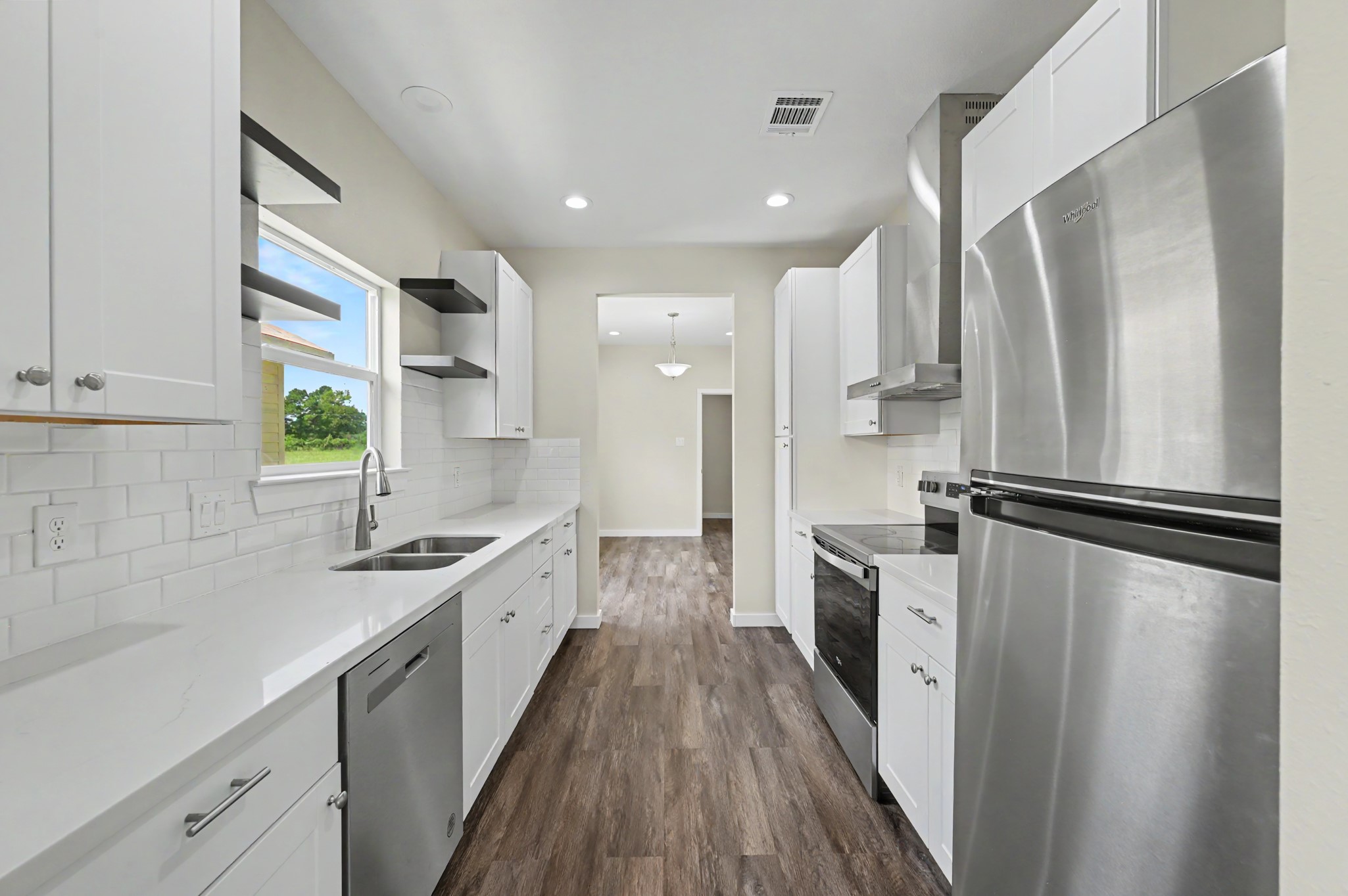 50 Westlake West Property Photo 7
