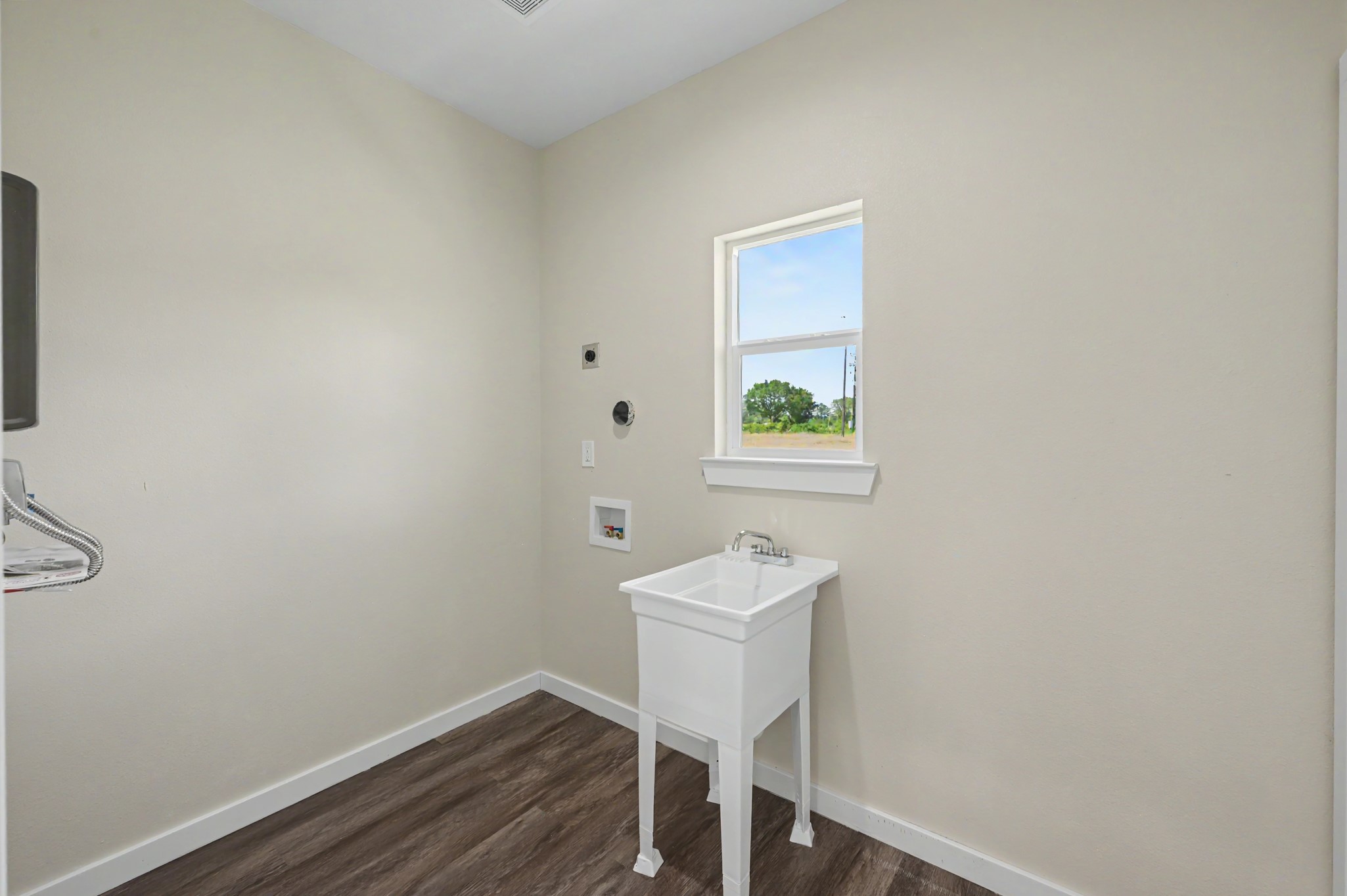 50 Westlake West Property Photo 11
