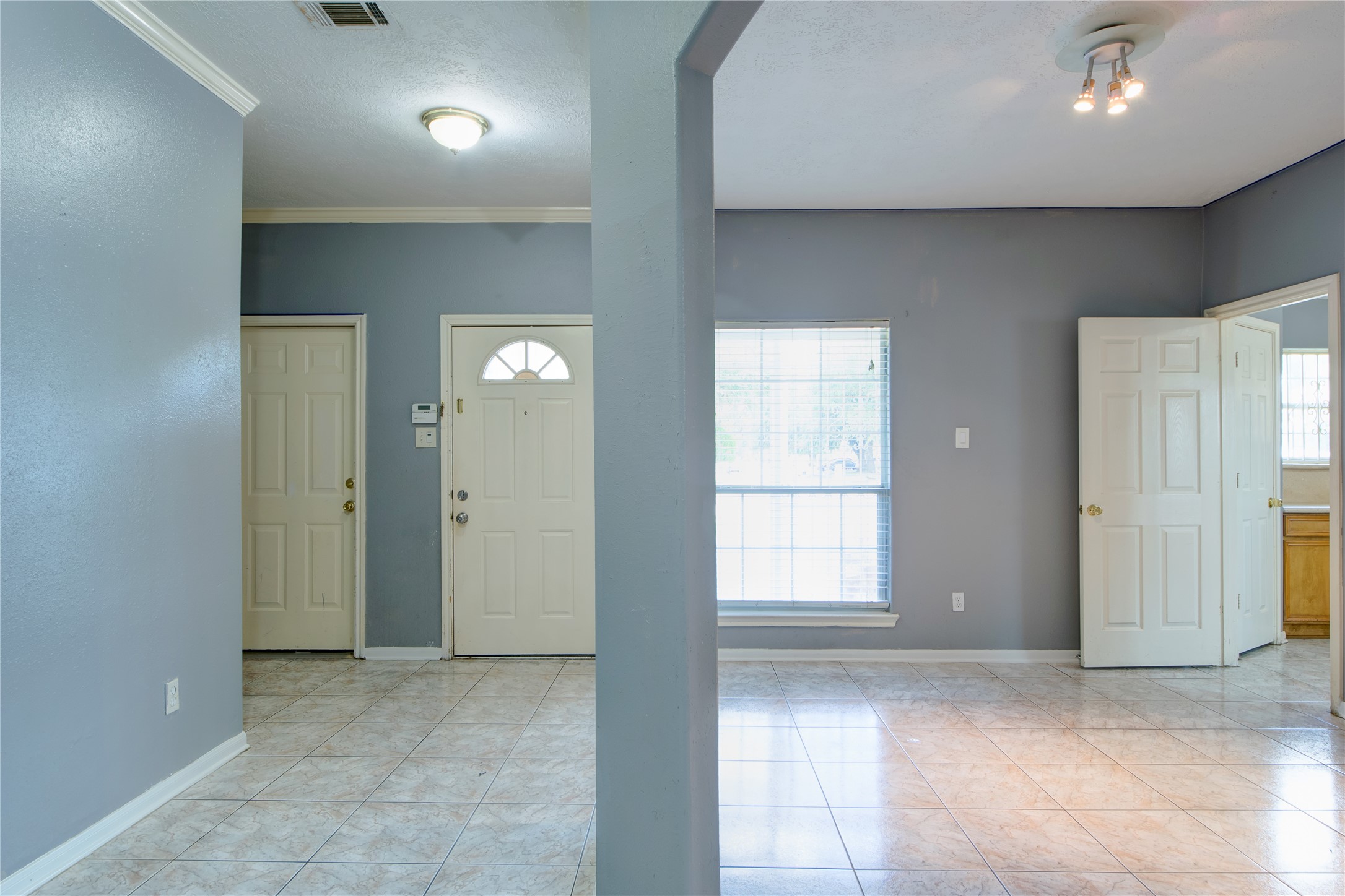 9907 Golden Glen Drive Property Photo 4