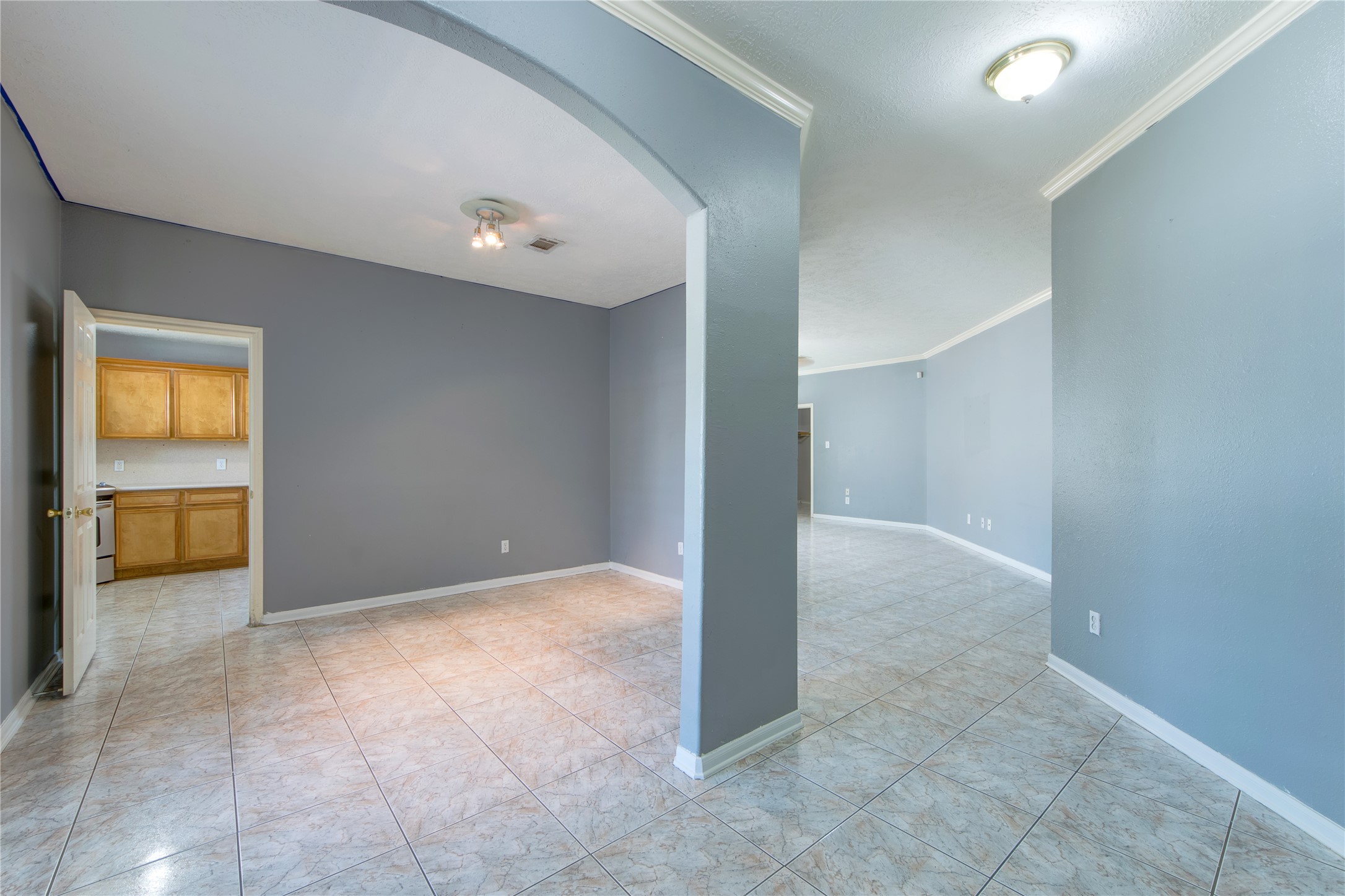 9907 Golden Glen Drive Property Photo 6