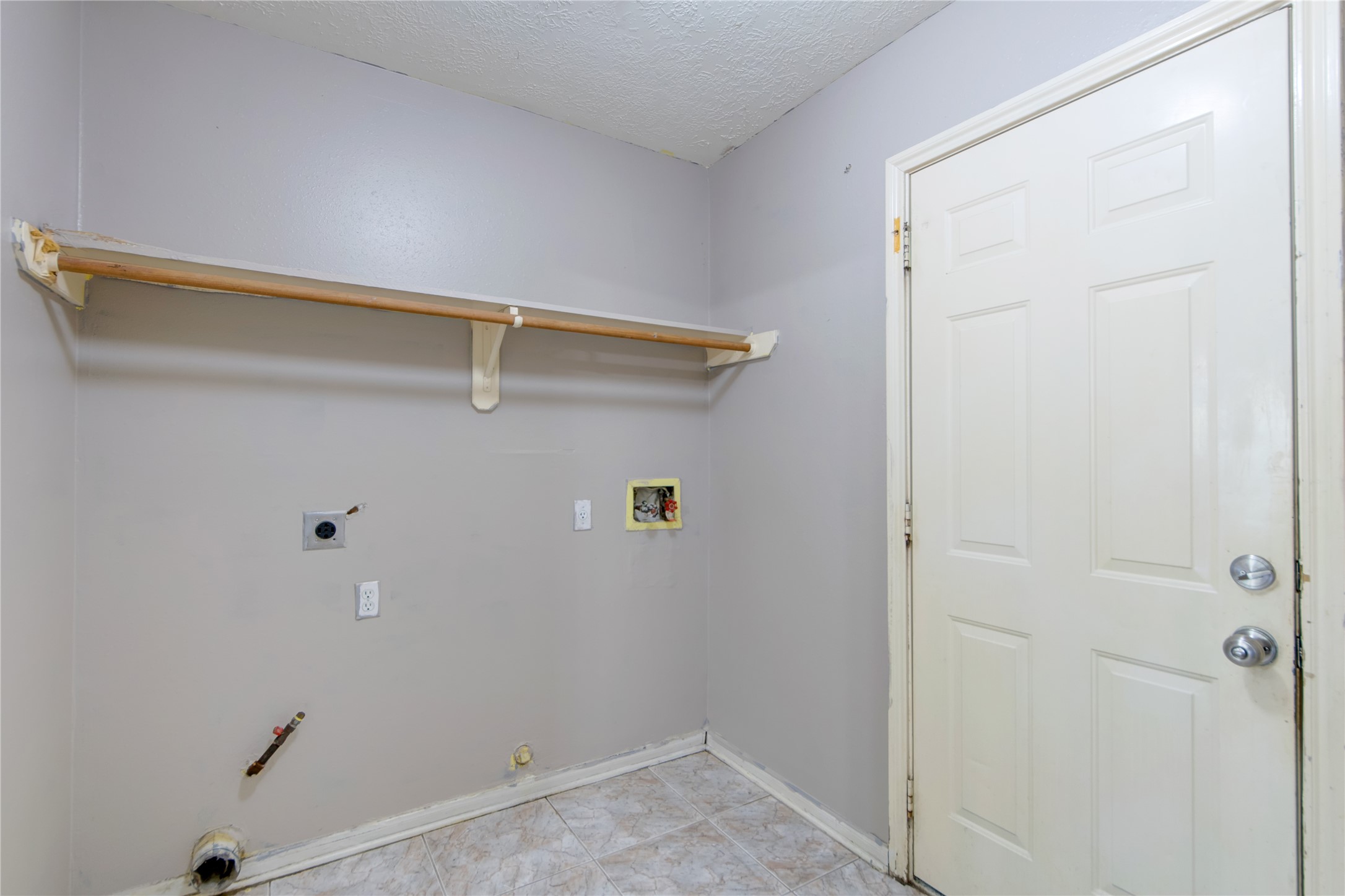 9907 Golden Glen Drive Property Photo 13