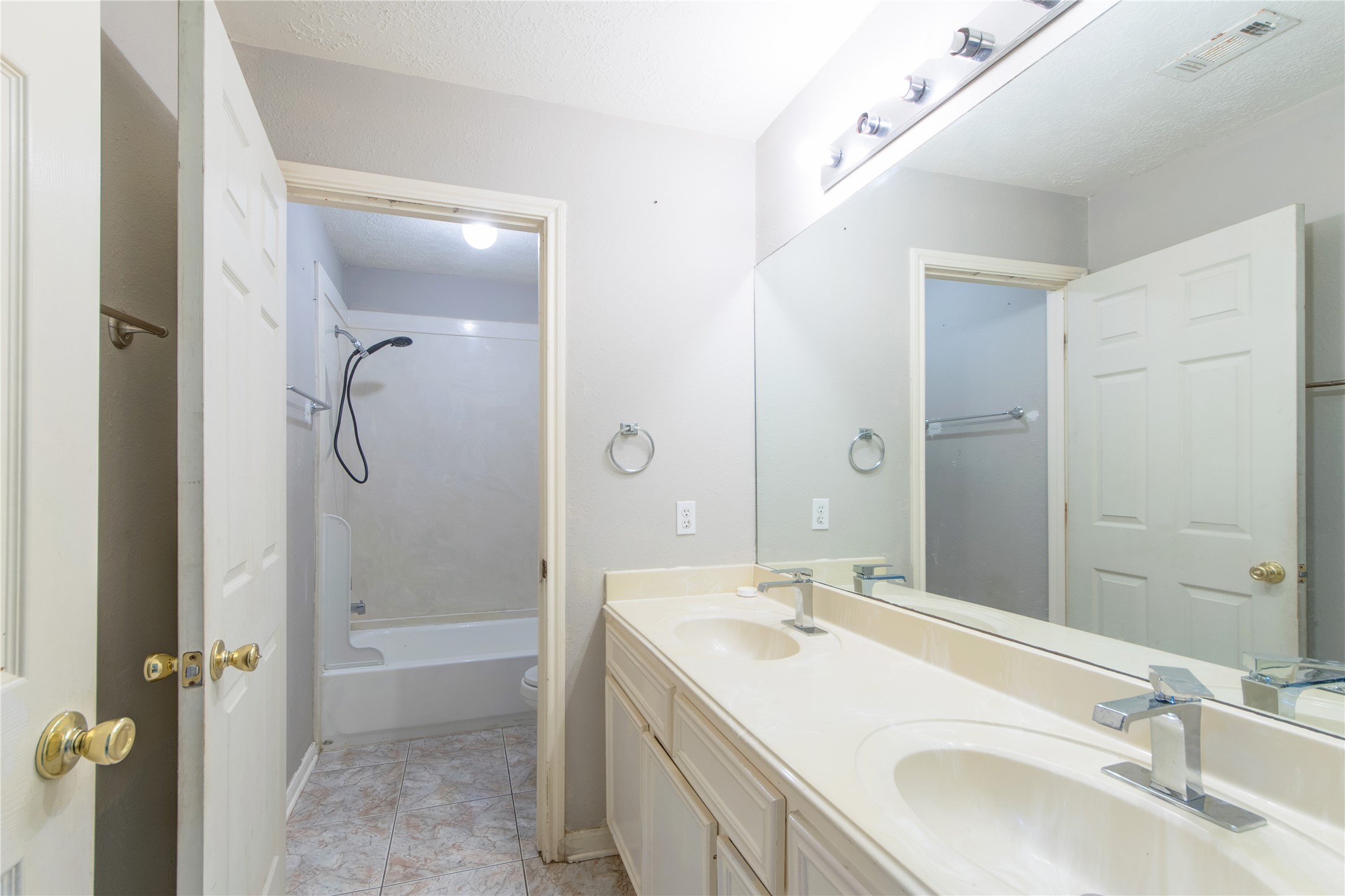 9907 Golden Glen Drive Property Photo 15