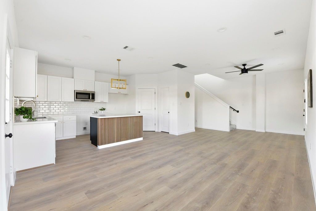 6417 Eastland Street A Property Photo 7