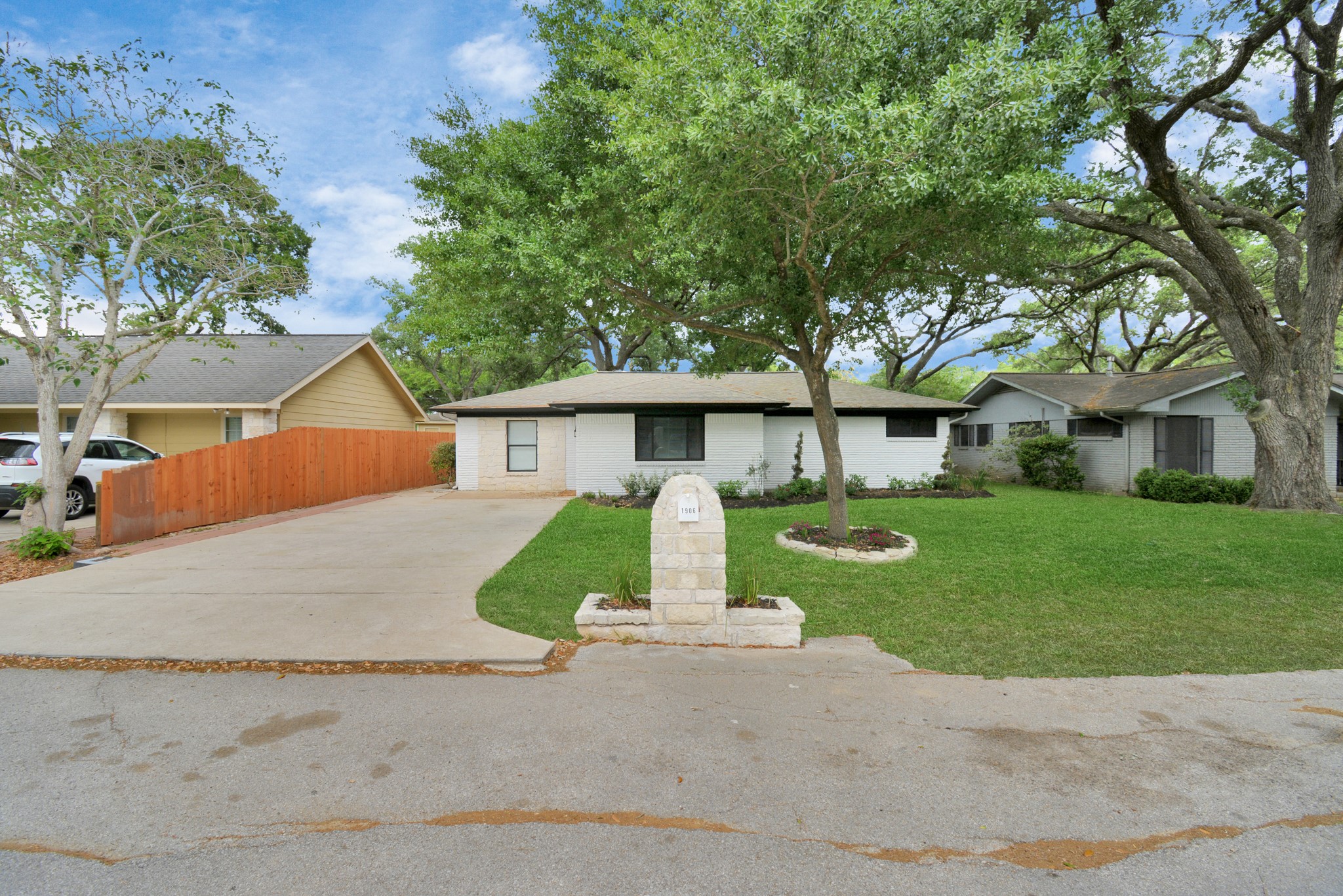 1906 Airline Drive Property Photo 1