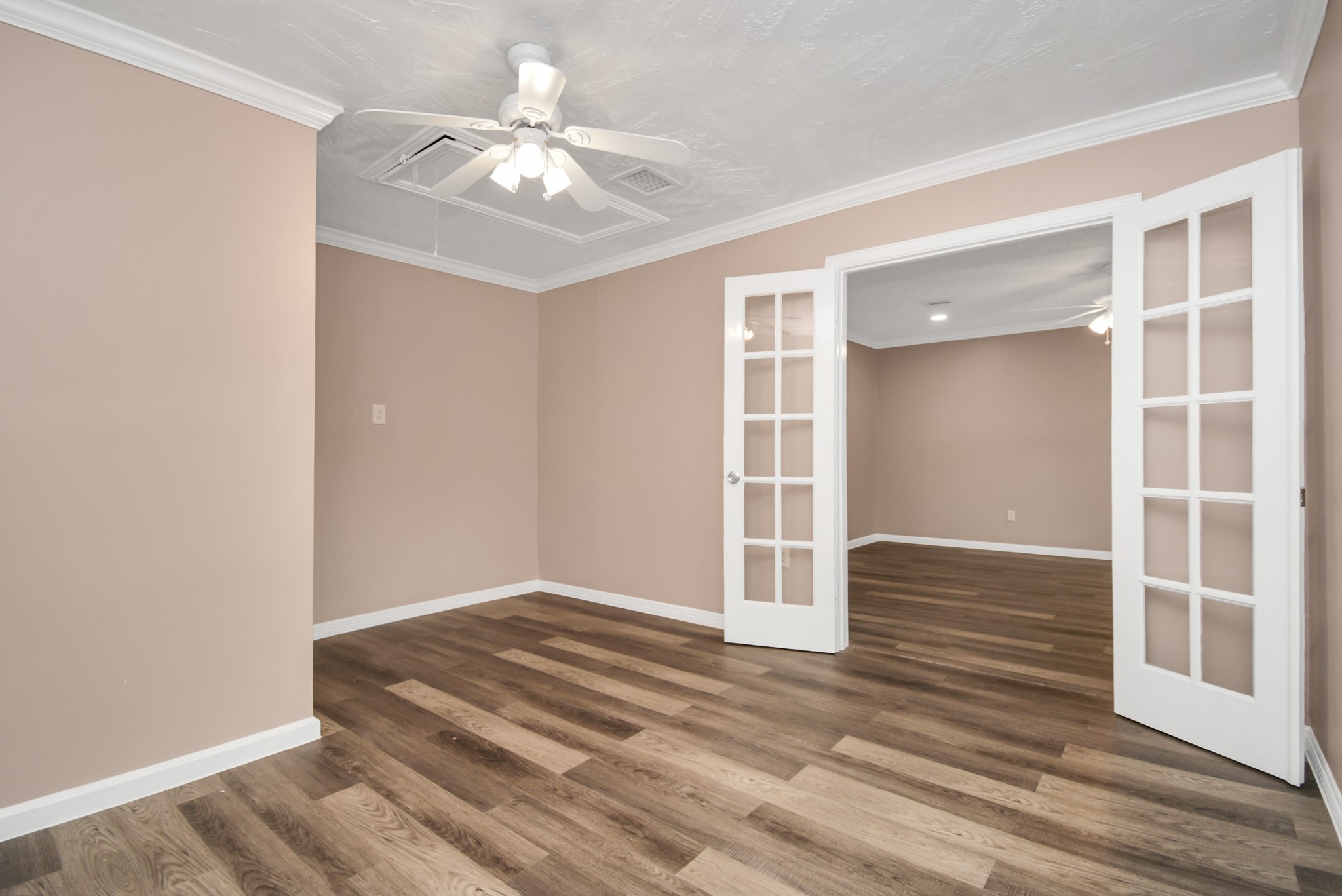 1906 Airline Drive Property Photo 6