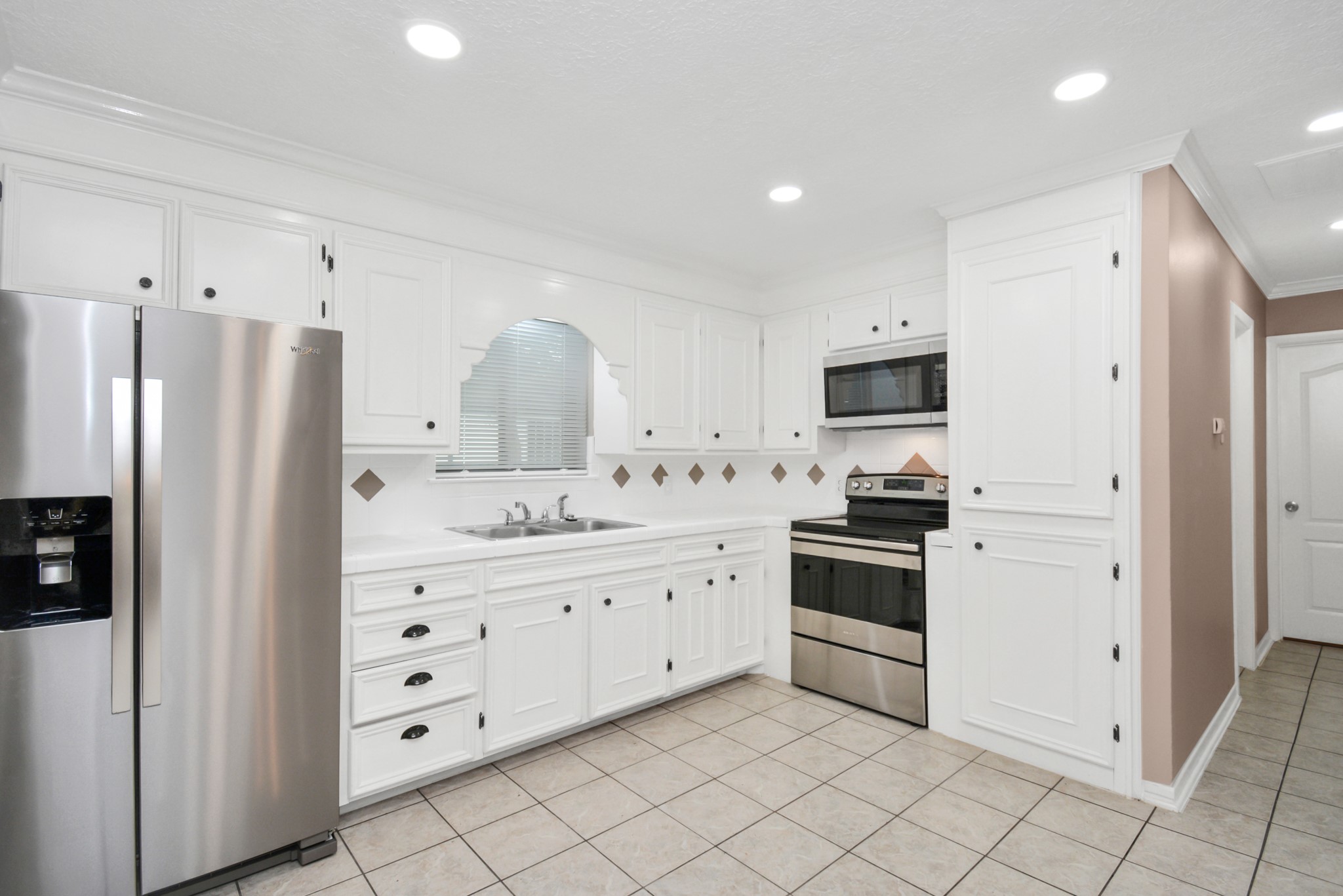 1906 Airline Drive Property Photo 9