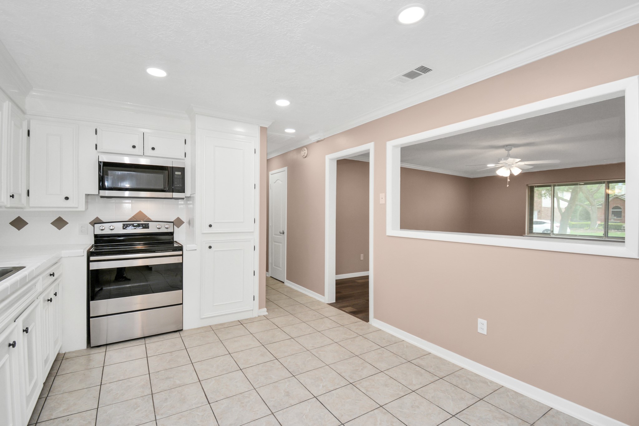 1906 Airline Drive Property Photo 10